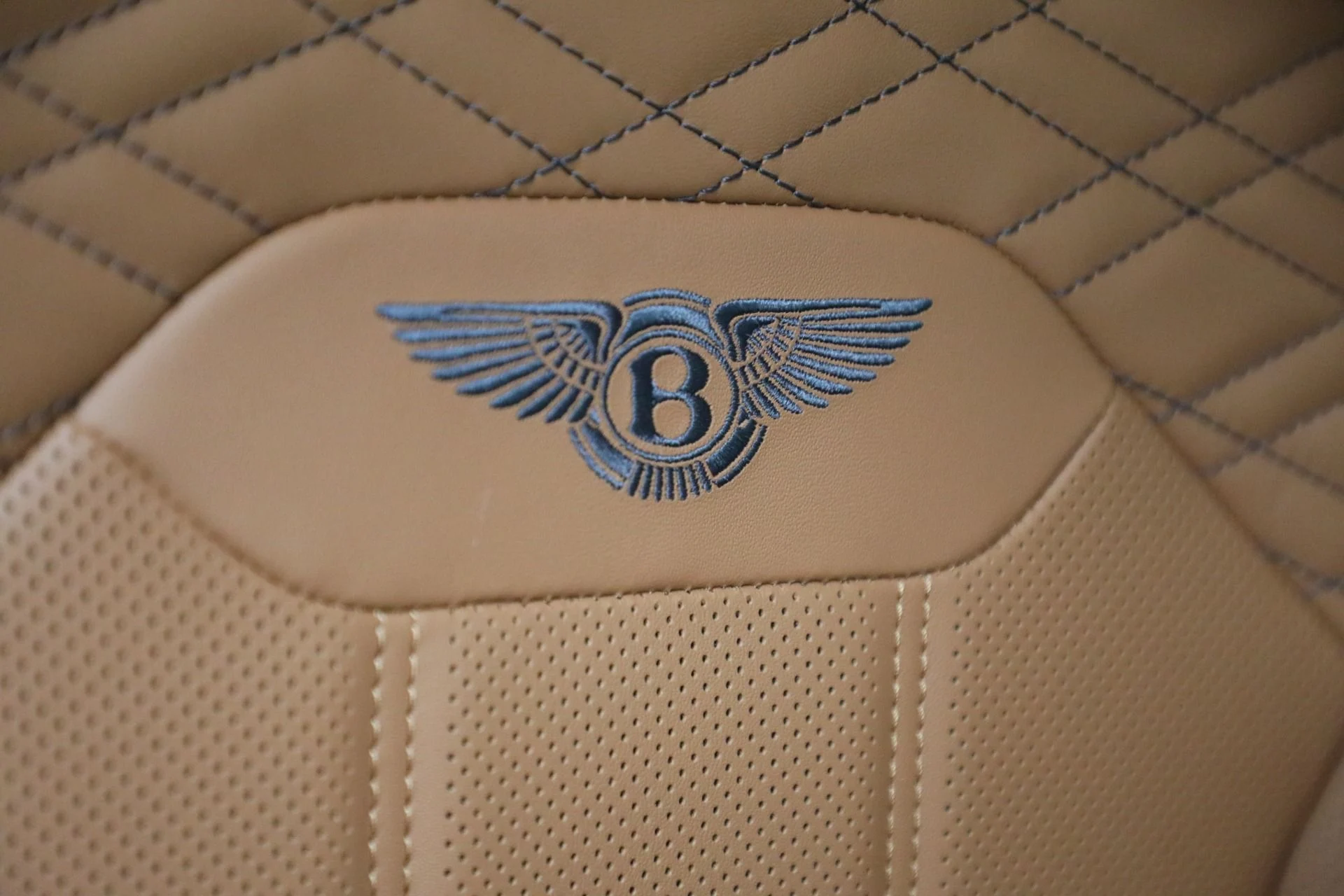 mph028_683497485_New_2026_Bentley_Bentayga_Azure_V8_1781035645_9262bb9b40