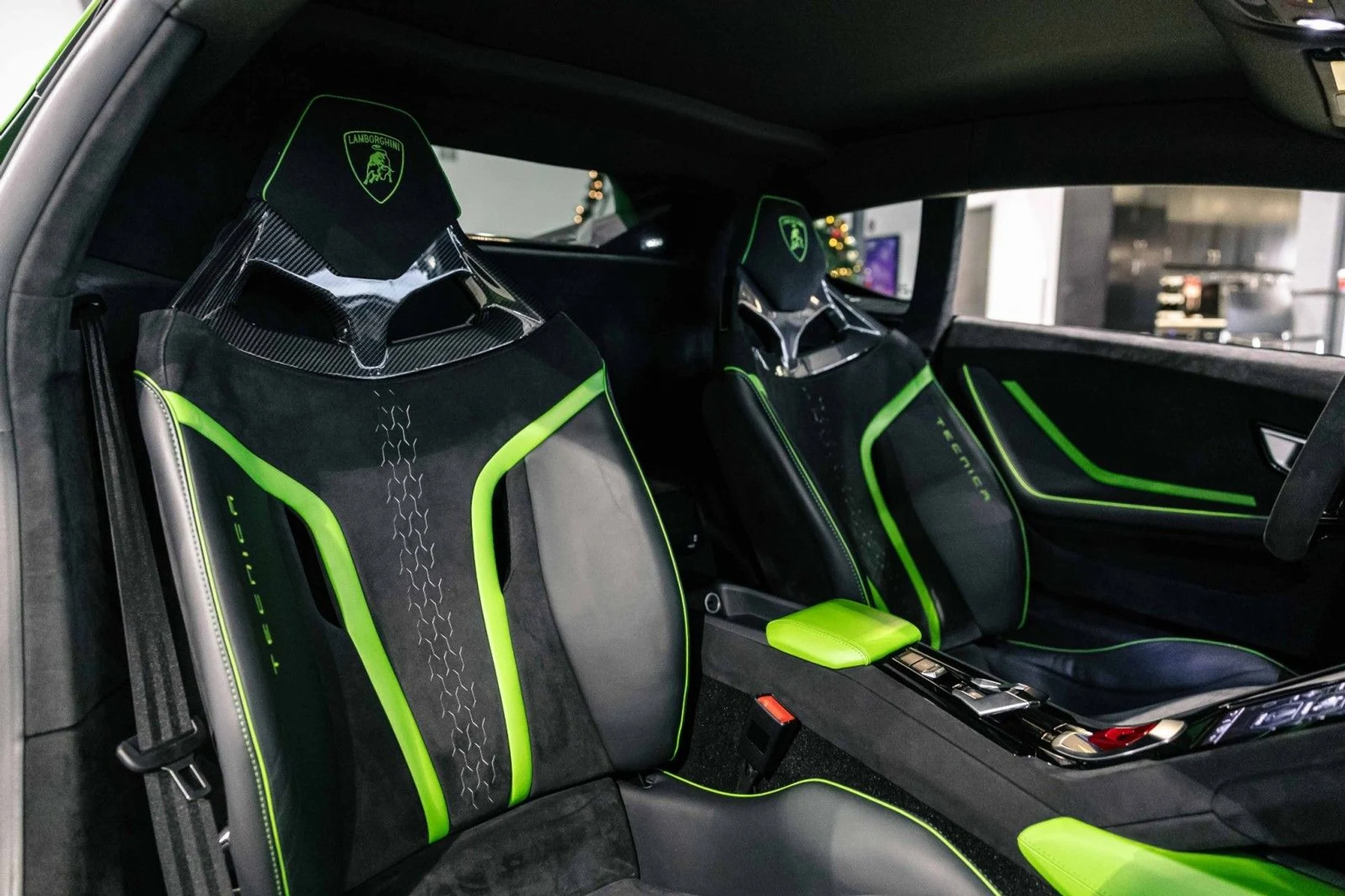 mph028_692016672_NA_94b239279e