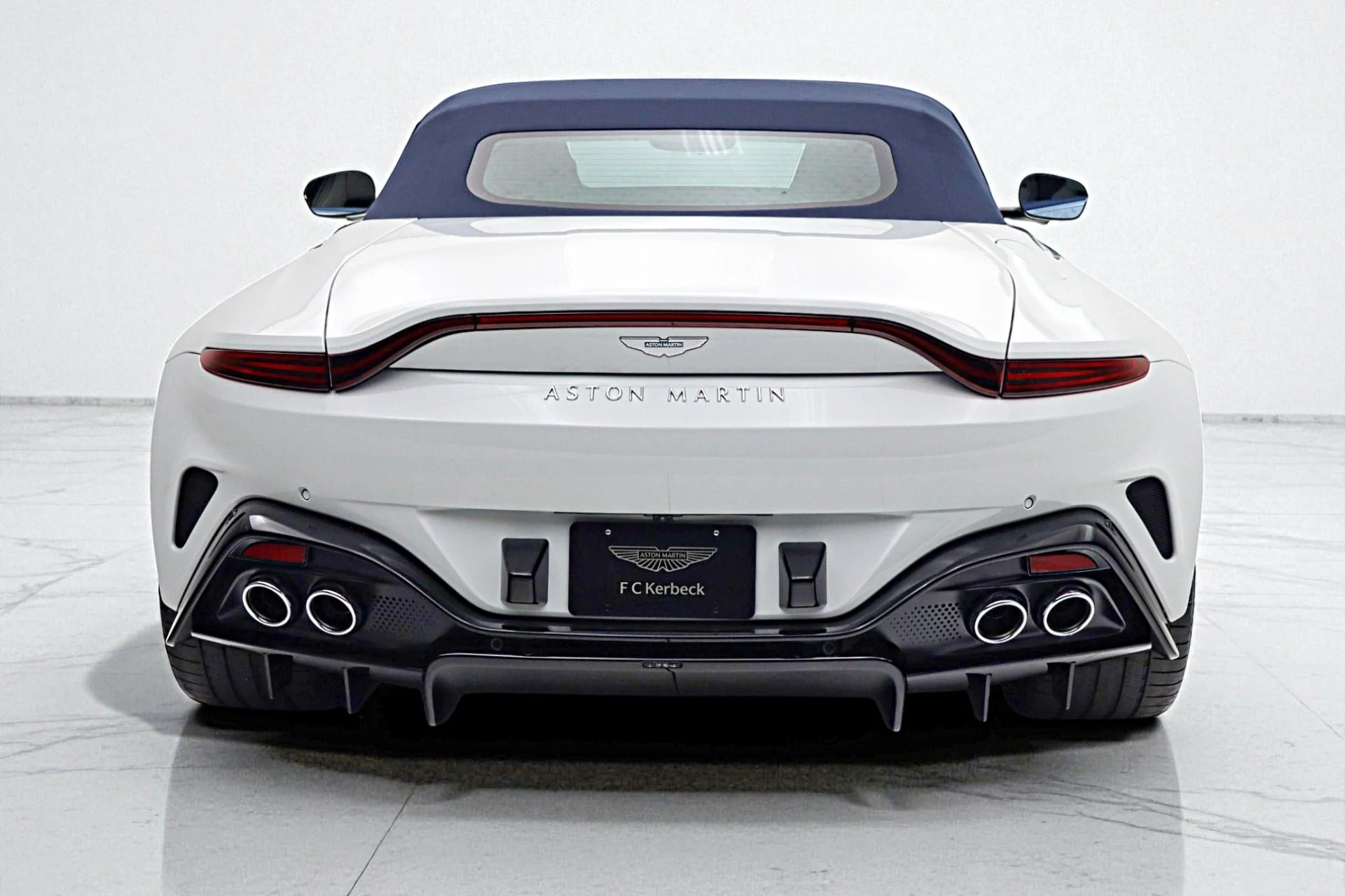 mph028_699320272_New_2026_Aston_Martin_Vantage_Roadster_a6bb0a36f2