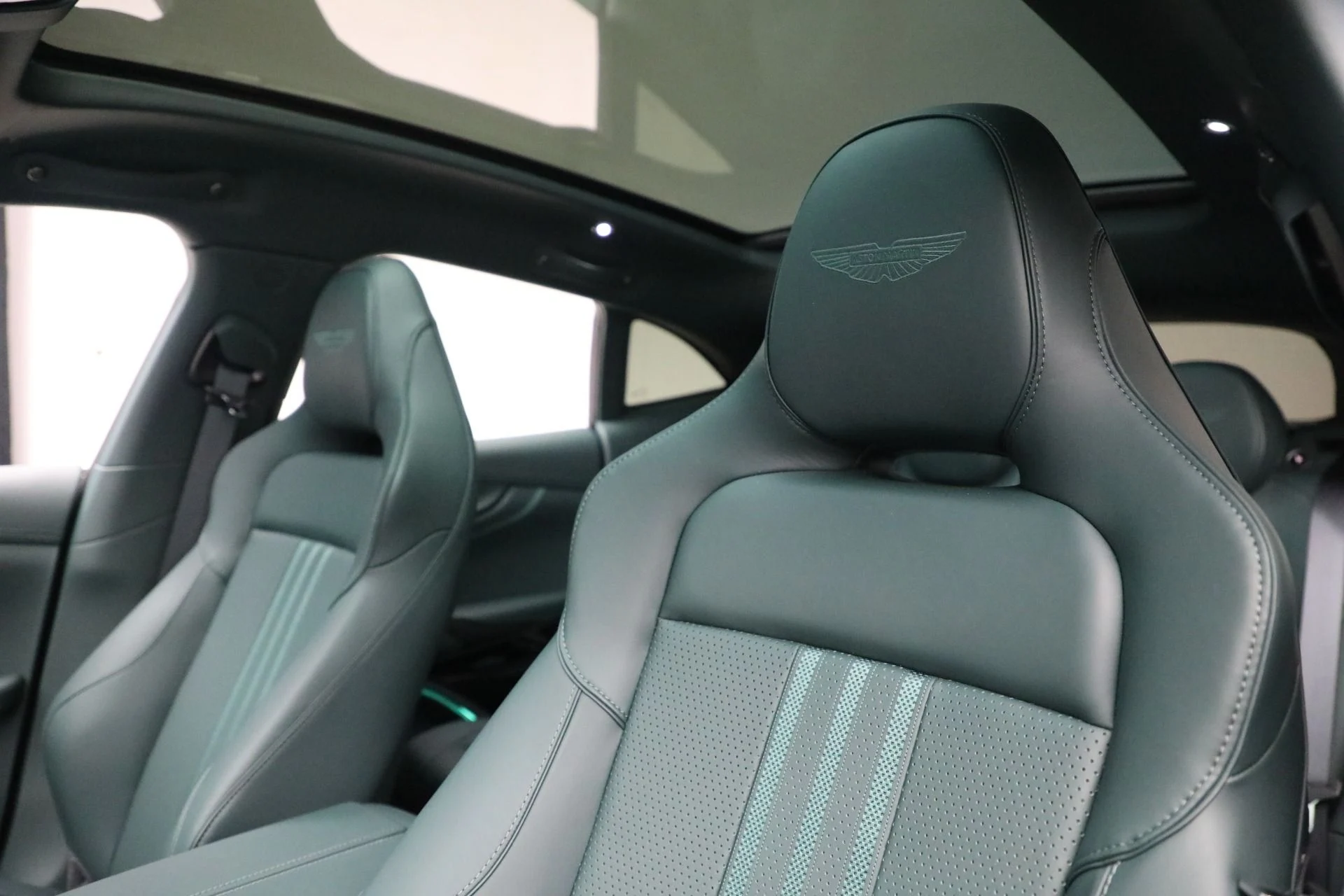 mph028_699803401_New_2025_Aston_Martin_DBX_707_4c3c542488