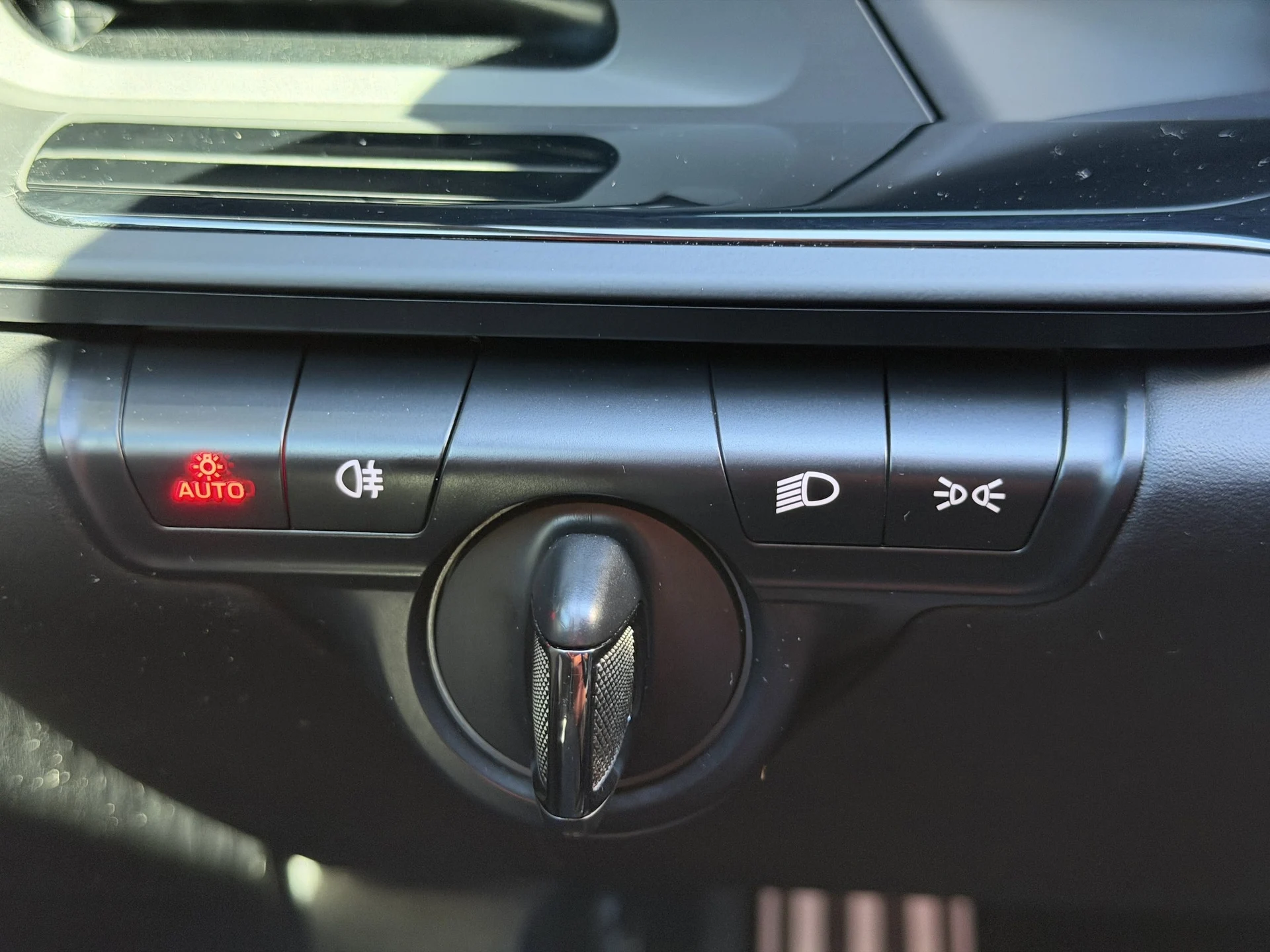 mph028_70867635_82bd8e81d4c073f2dde206f29f03b366x_db0342987b