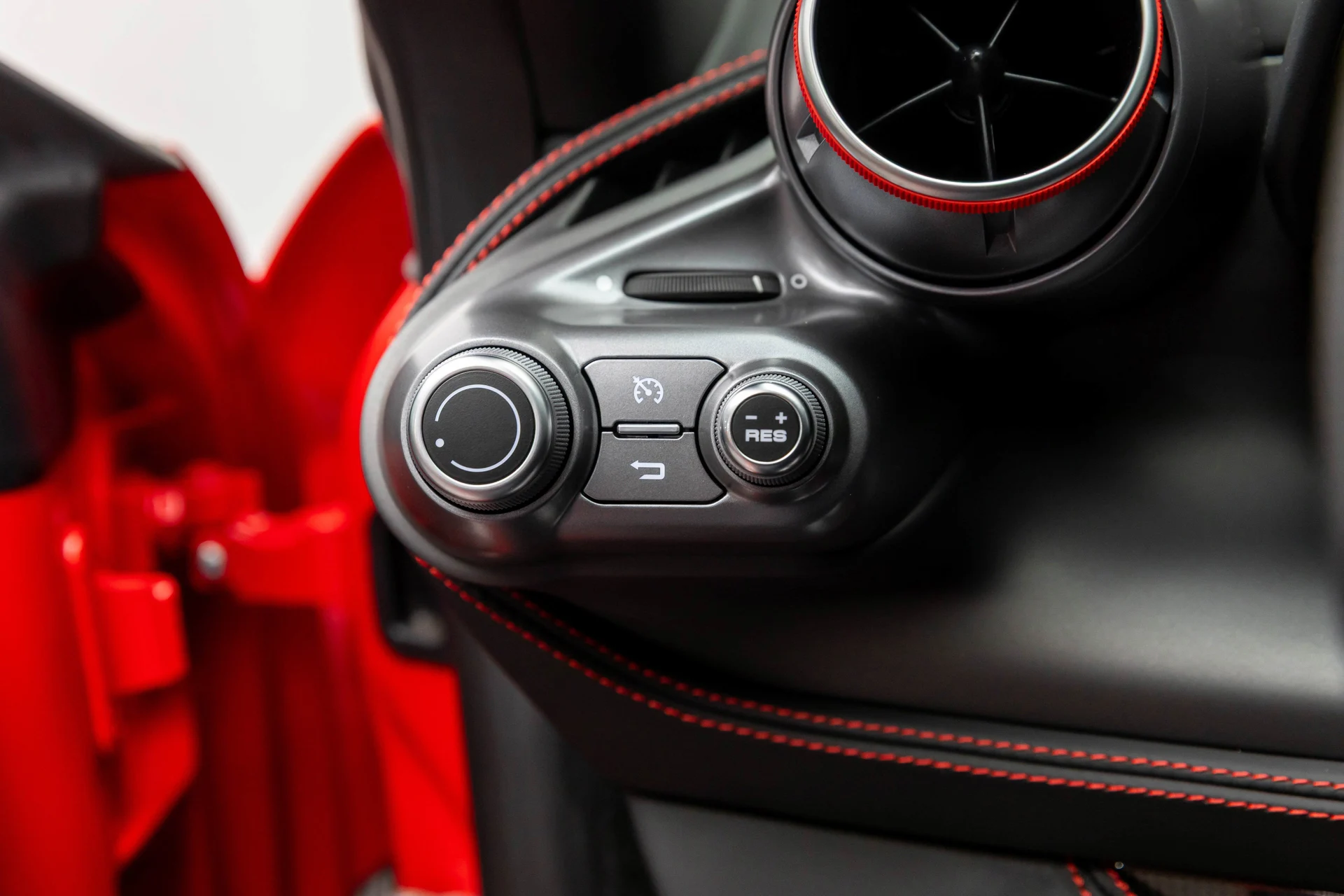 mph028_731839038_b85782676afa4ebb84a204ca94cea84b_6ad2bb4893