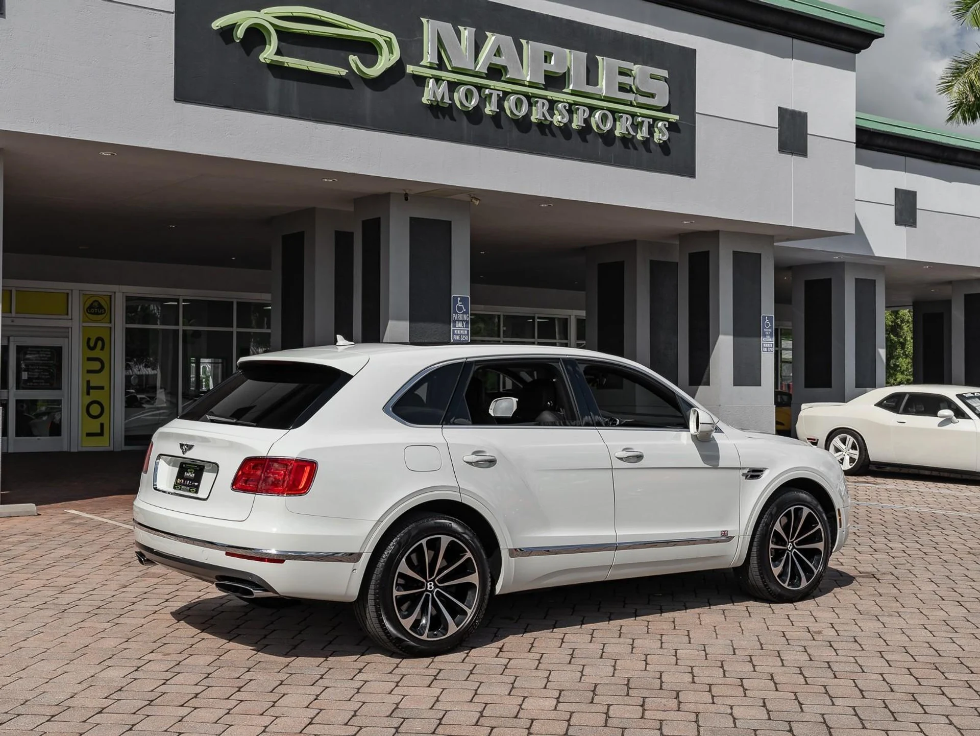 mph028_732224381_Used_2018_Bentley_Bentayga_W12_Signature_1761171406_f2e4d0f615