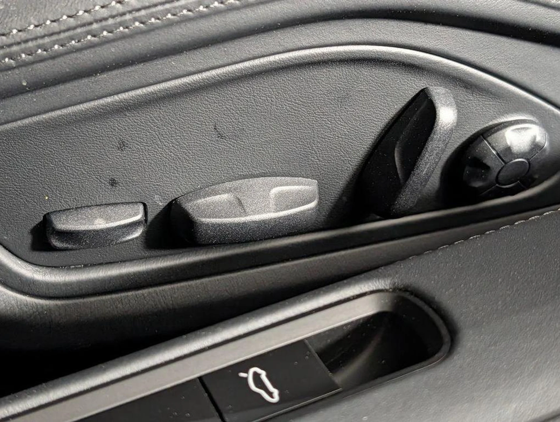 mph028_734801906_eh_Izs79g_I4_YQ_4_Q_Gjca_EM_0_KS_8_J_Rg_9204ff78fa