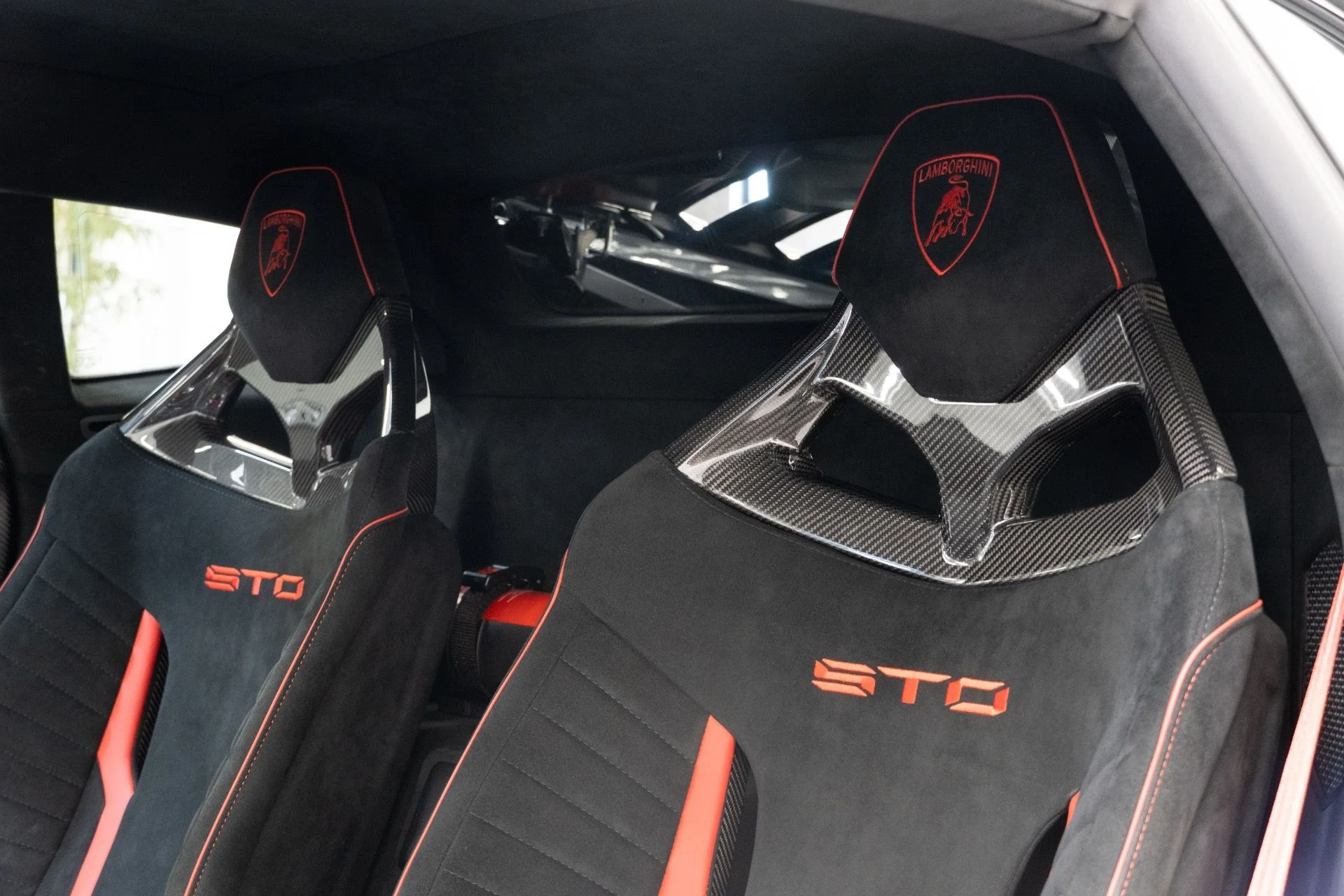 mph028_735841931_Used_2023_Lamborghini_Huracan_STO_1759172990_22b3822e1f