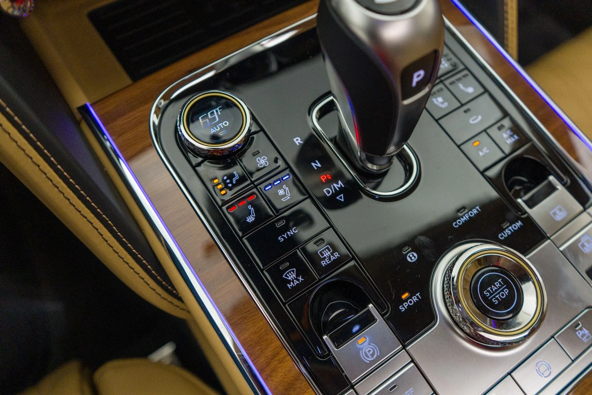 mph028_75312543_Used_2026_Bentley_Flying_Spur_Azure_1772059089_6241ce4936