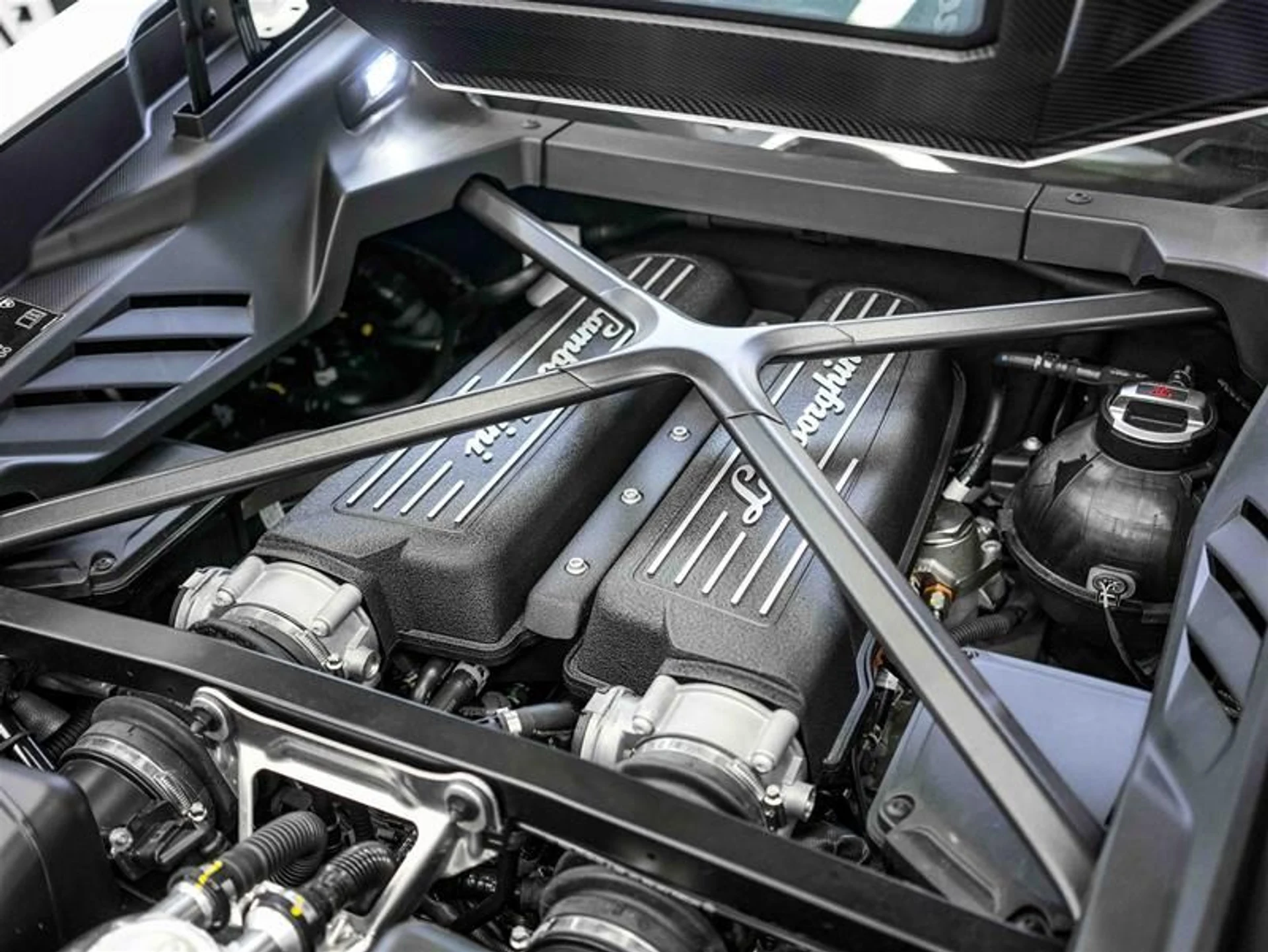 mph028_776289610_auya4muz_edb1534559