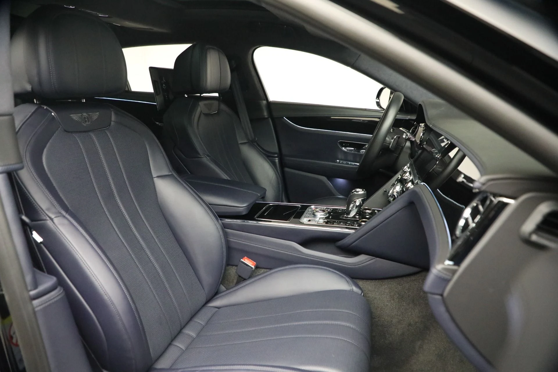 mph028_780184258_Used_2023_Bentley_Flying_Spur_V8_1770152797_9c3cb7a3ac