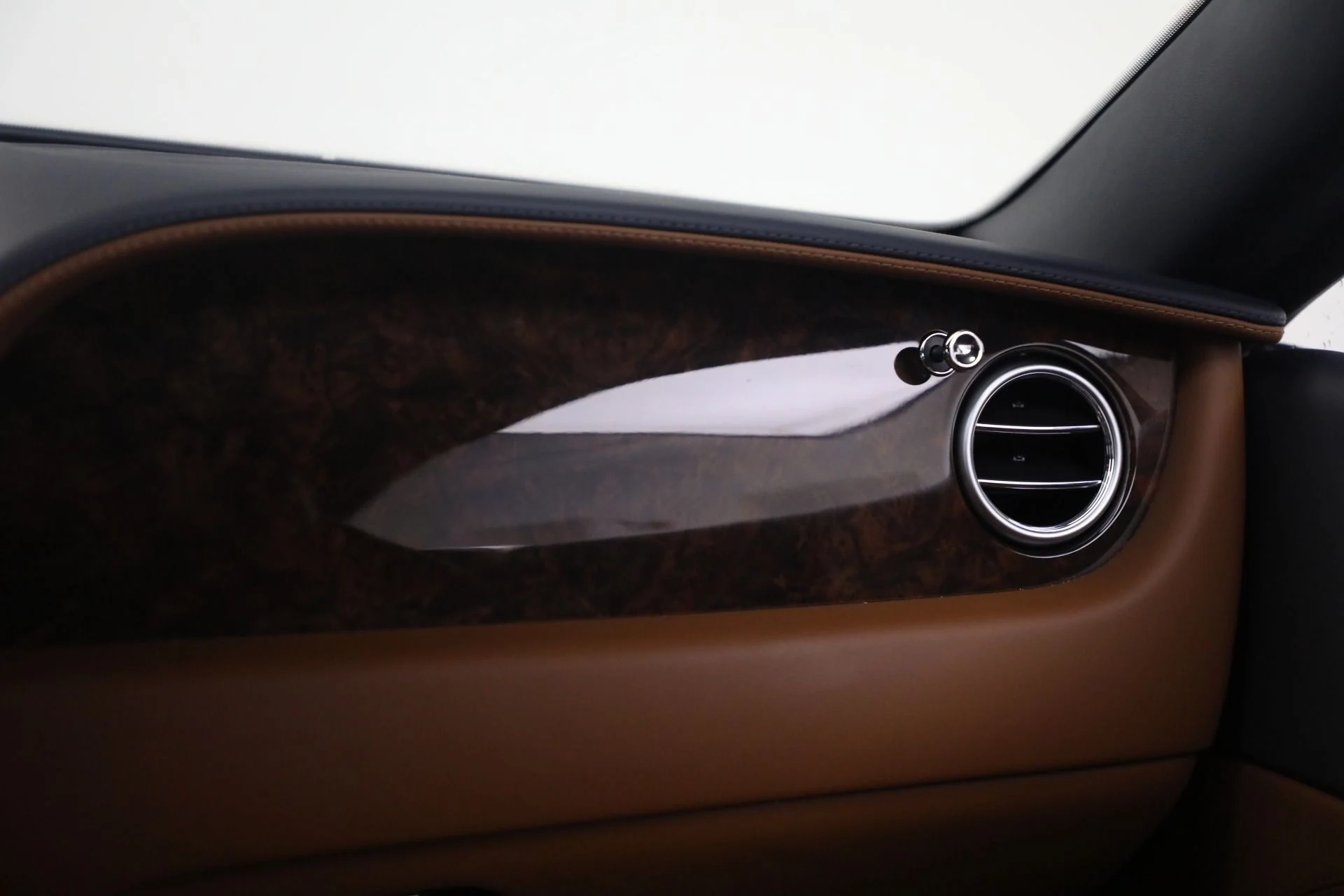 mph028_7933314_Used_2013_Bentley_Continental_GT_V8_4c7ec3b359