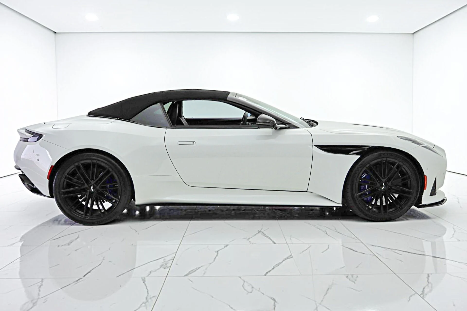 mph028_800222581_Used_2024_Aston_Martin_DB_12_Volante_0e6113f6ad