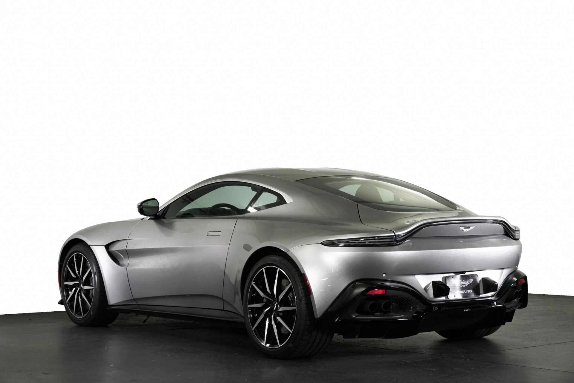 mph028_814043406_Used_2023_Aston_Martin_Vantage_1770366808_506d257b2b
