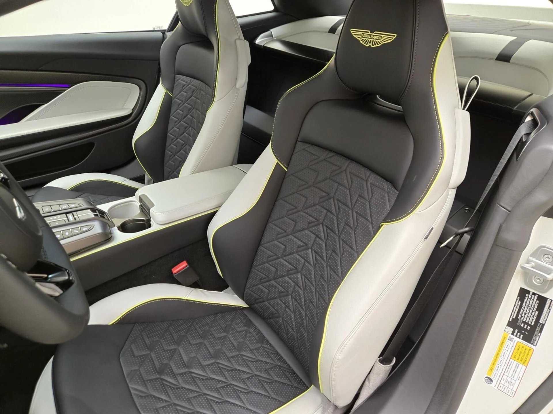 mph028_817642430_New_2025_Aston_Martin_Vanquish_V12_1742812642_0e152edf0b