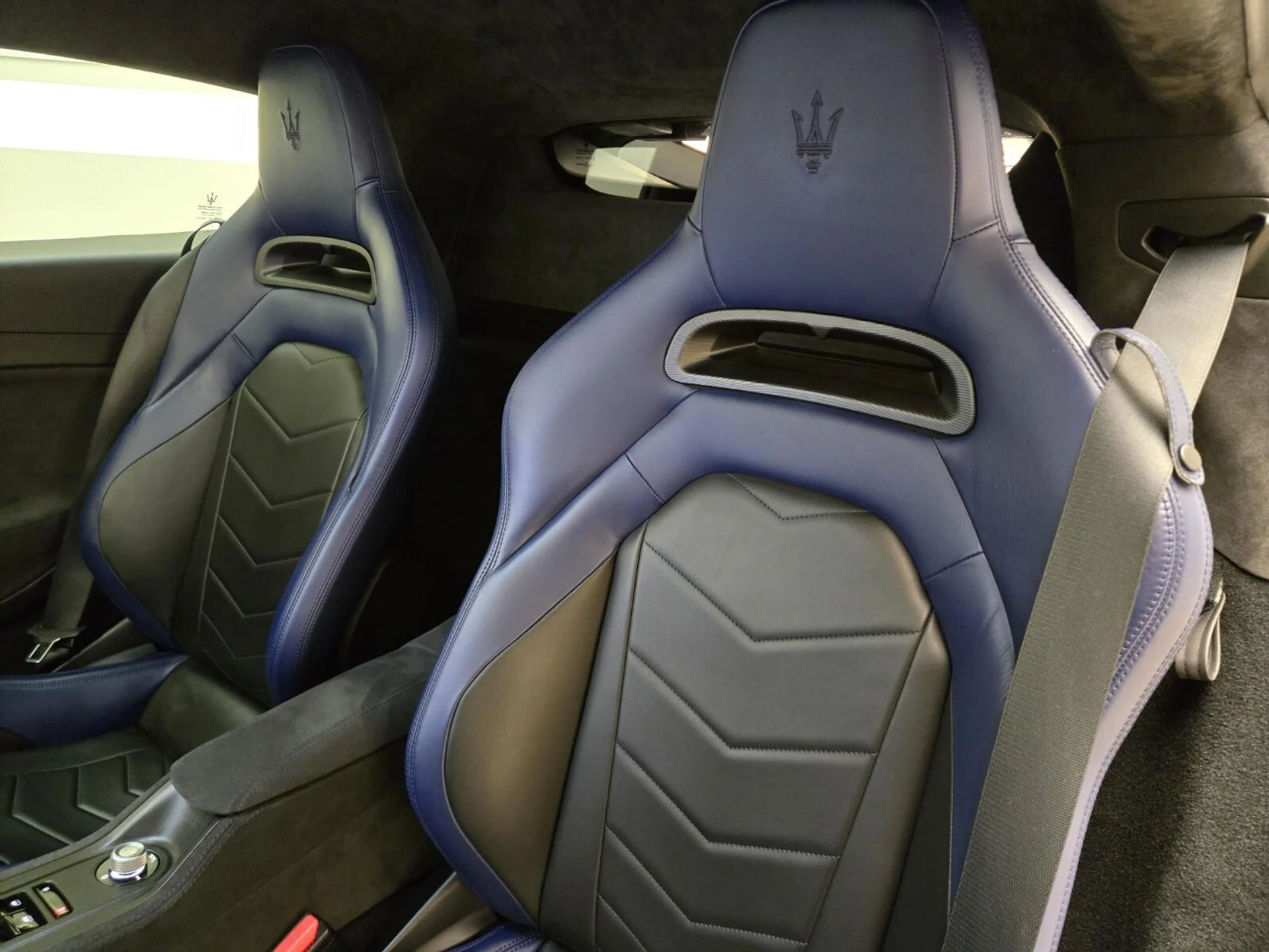 mph028_824820030_Used_2022_Maserati_MC_20_1767077627_c4d7a10a6f