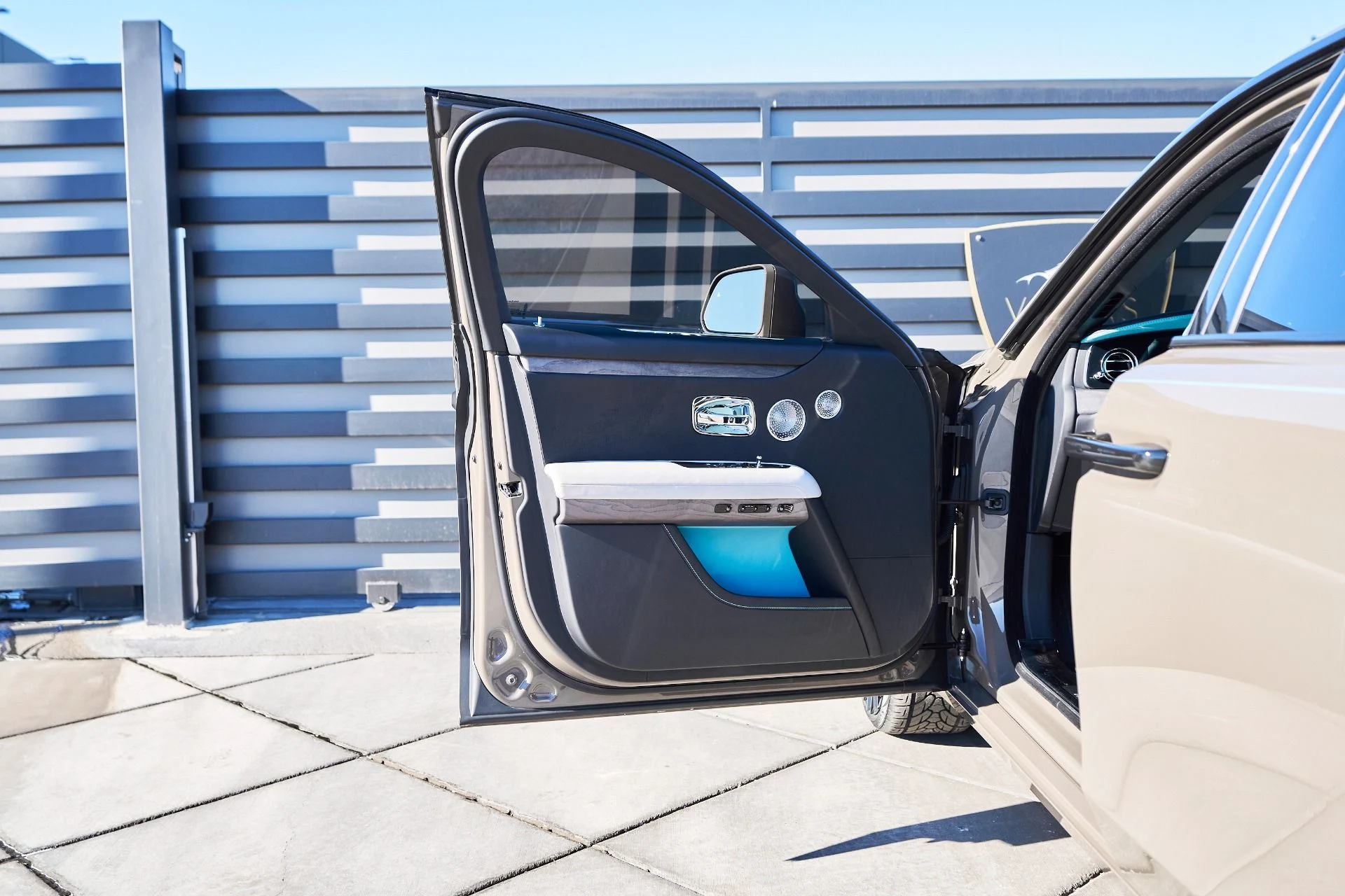 mph028_835147394_Used_2025_Rolls_Royce_Ghost_Base_1765592184_3f1aaec71d