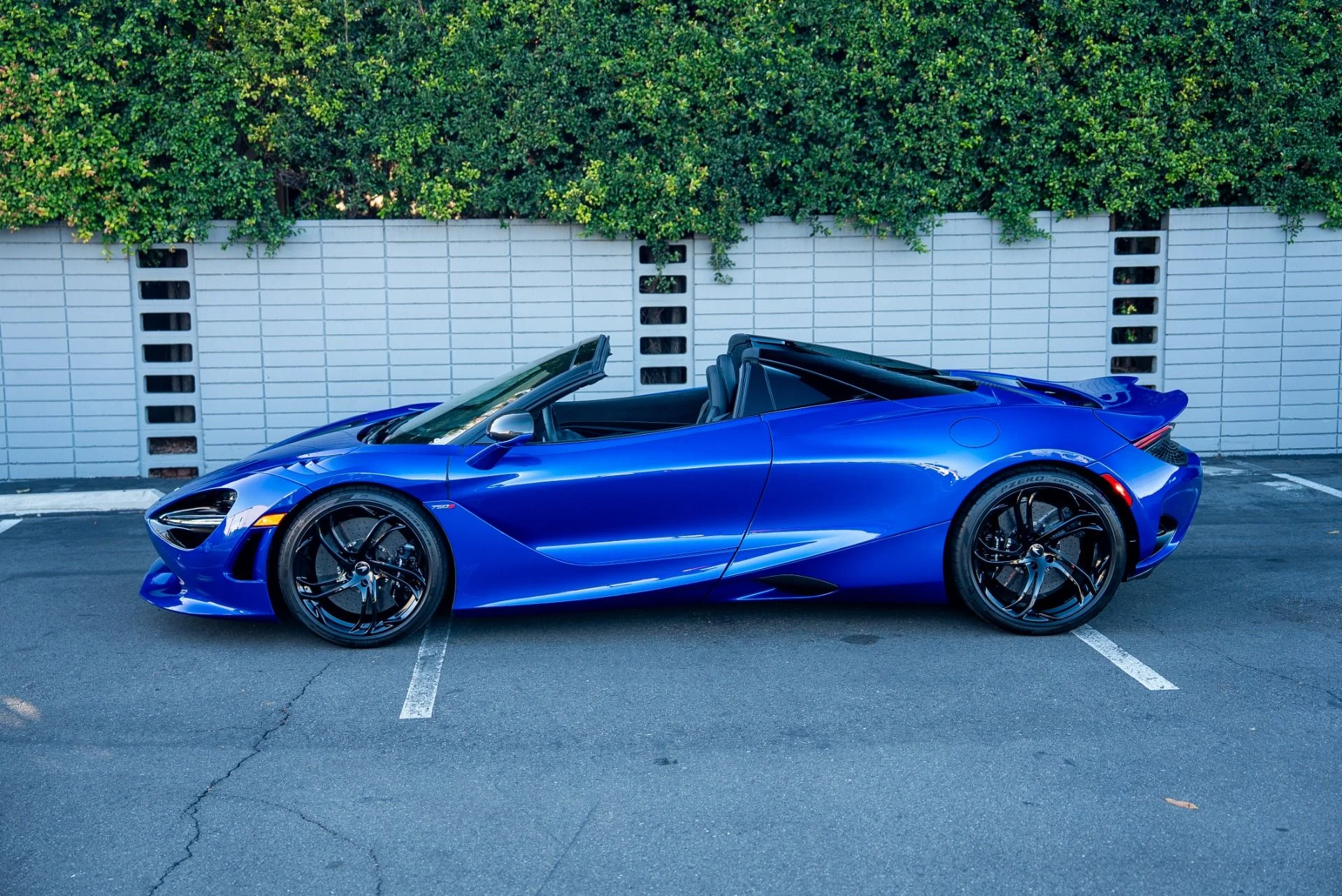 mph028_837460529_Used_2024_Mc_Laren_750_S_Spider_1764028918_829f1b2d06