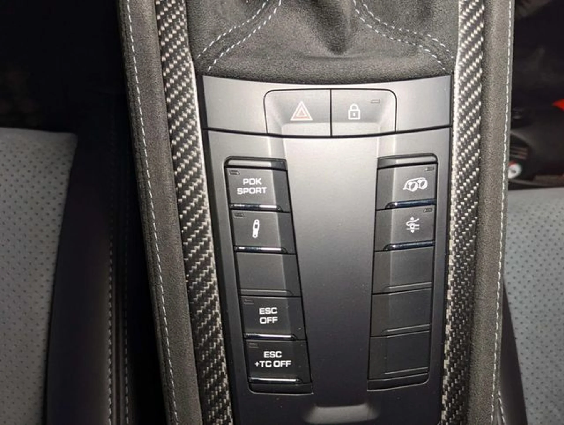 mph028_84112165_5560468db70b8b40cac59b86ff6e1a45x_0415f978a5