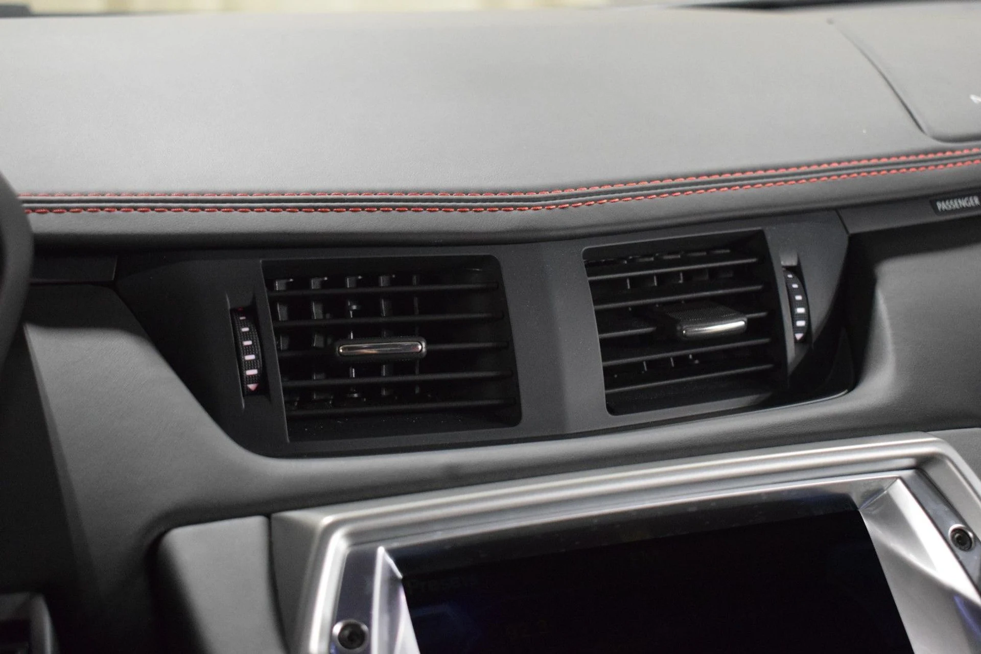 mph028_841637376_b732b472832679ce4e76459d38b97831x_93459de3a7