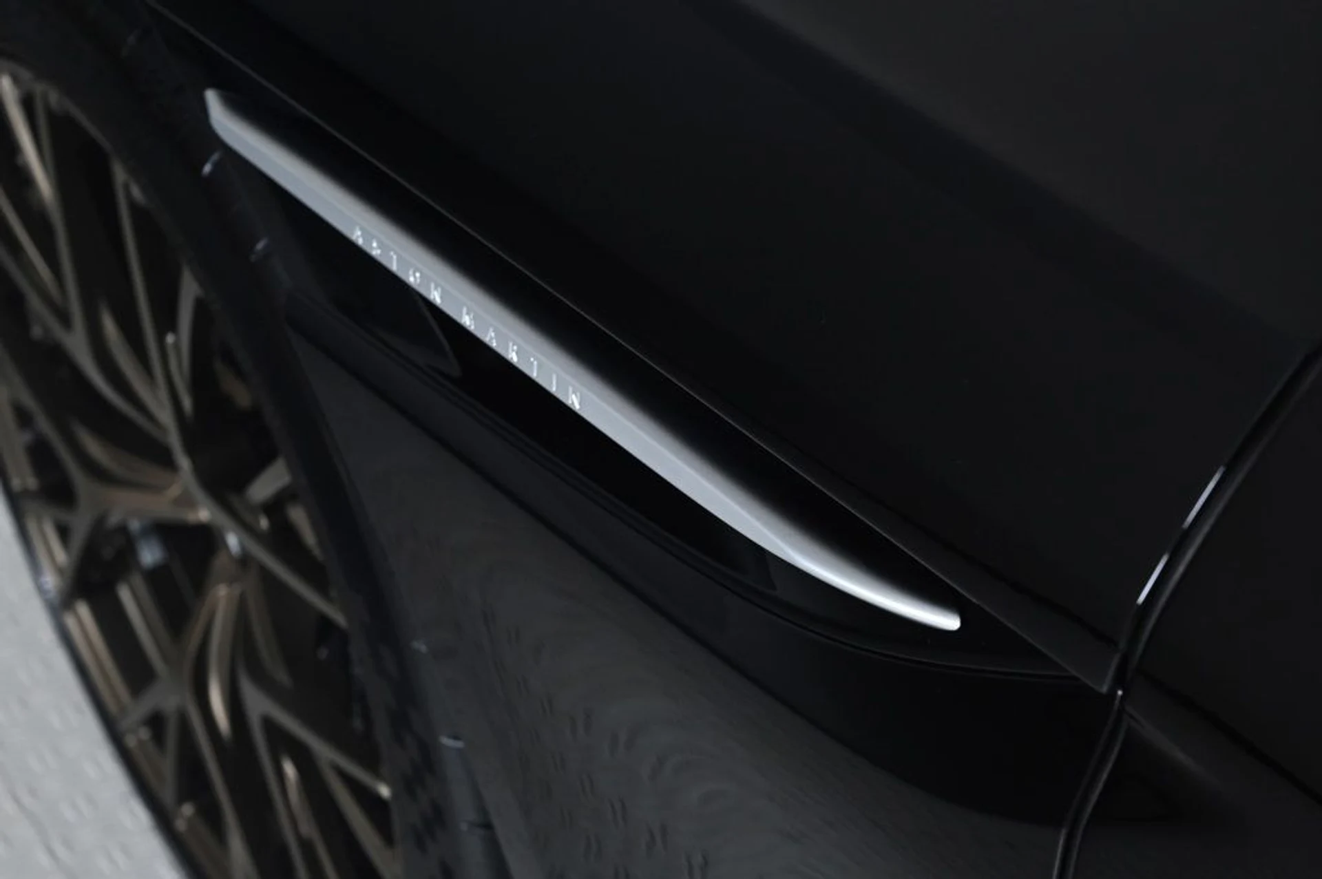 mph028_846452235_new_2026_aston_martin_db12_11350_22934456_28_1024_b7582392d4