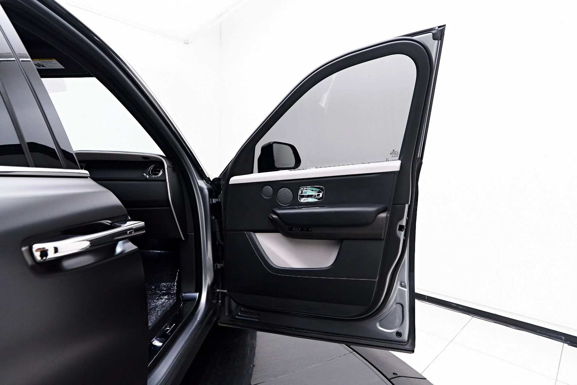 mph028_861670866_Used_2023_Rolls_Royce_Cullinan_Base_1756252229_c6cccd0fe0