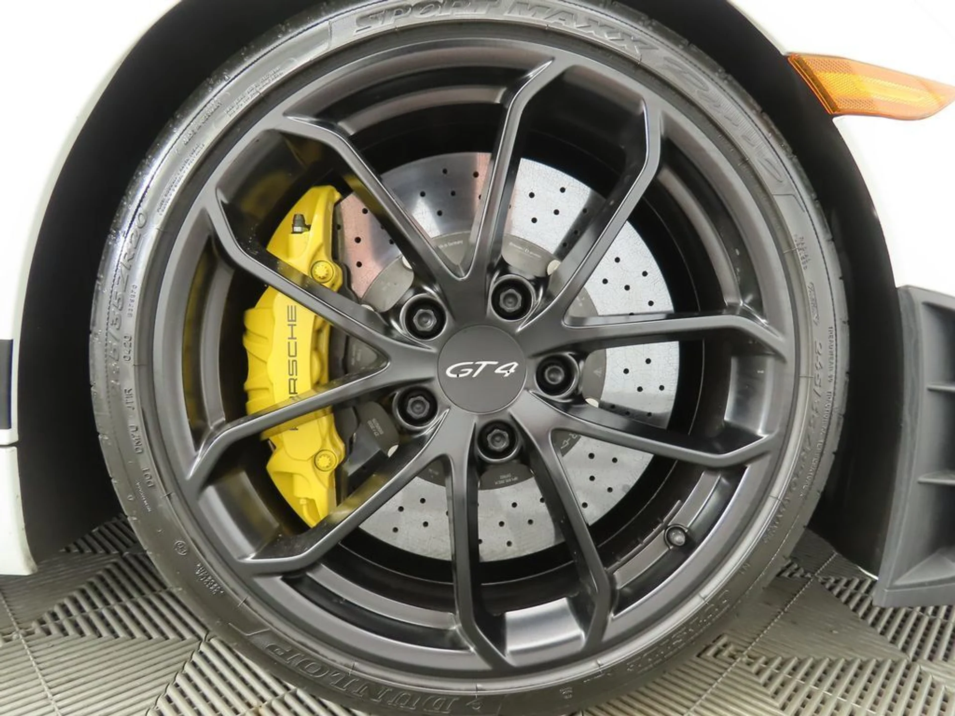 mph028_866730552_used_2020_porsche_718_cayman_gt4coupe_8119_22982883_29_1024_9a17d97f22