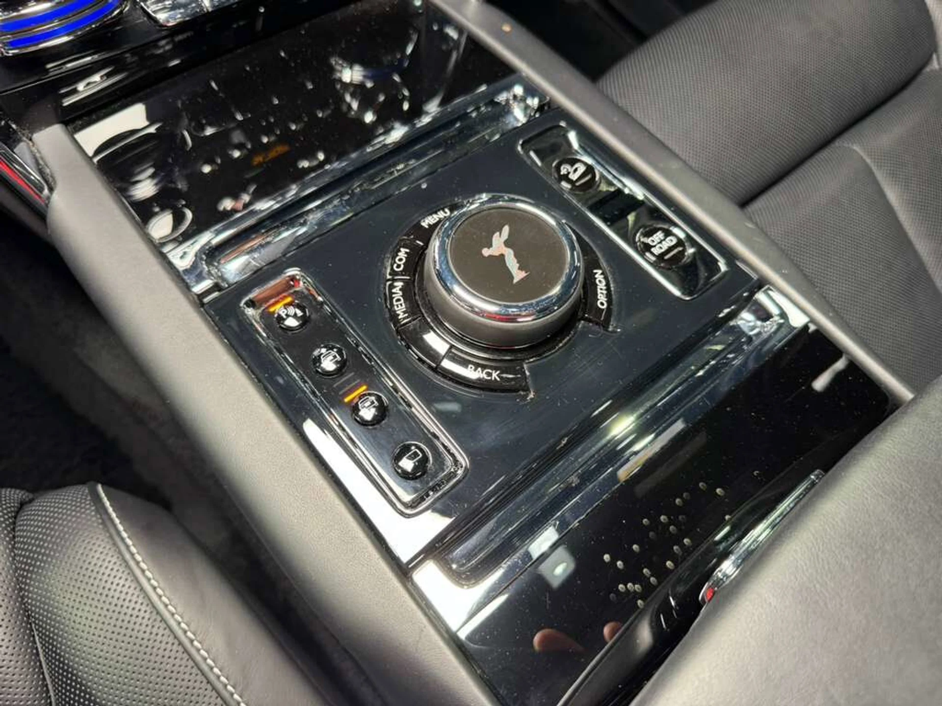 mph028_87592850_0d49a0386b9ab79eb88a1b7acb775b8d_64efea48c7