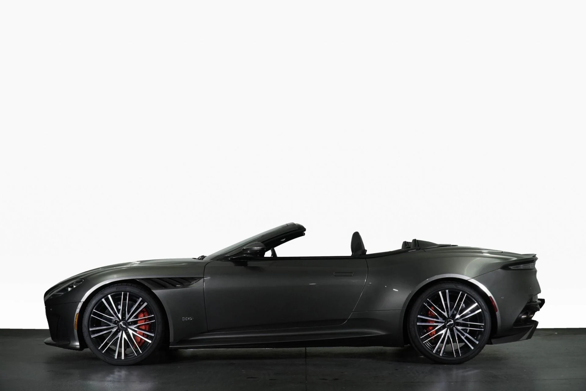 mph028_880707334_Used_2020_Aston_Martin_DBS_Superleggera_1765307997_fd5af4147c