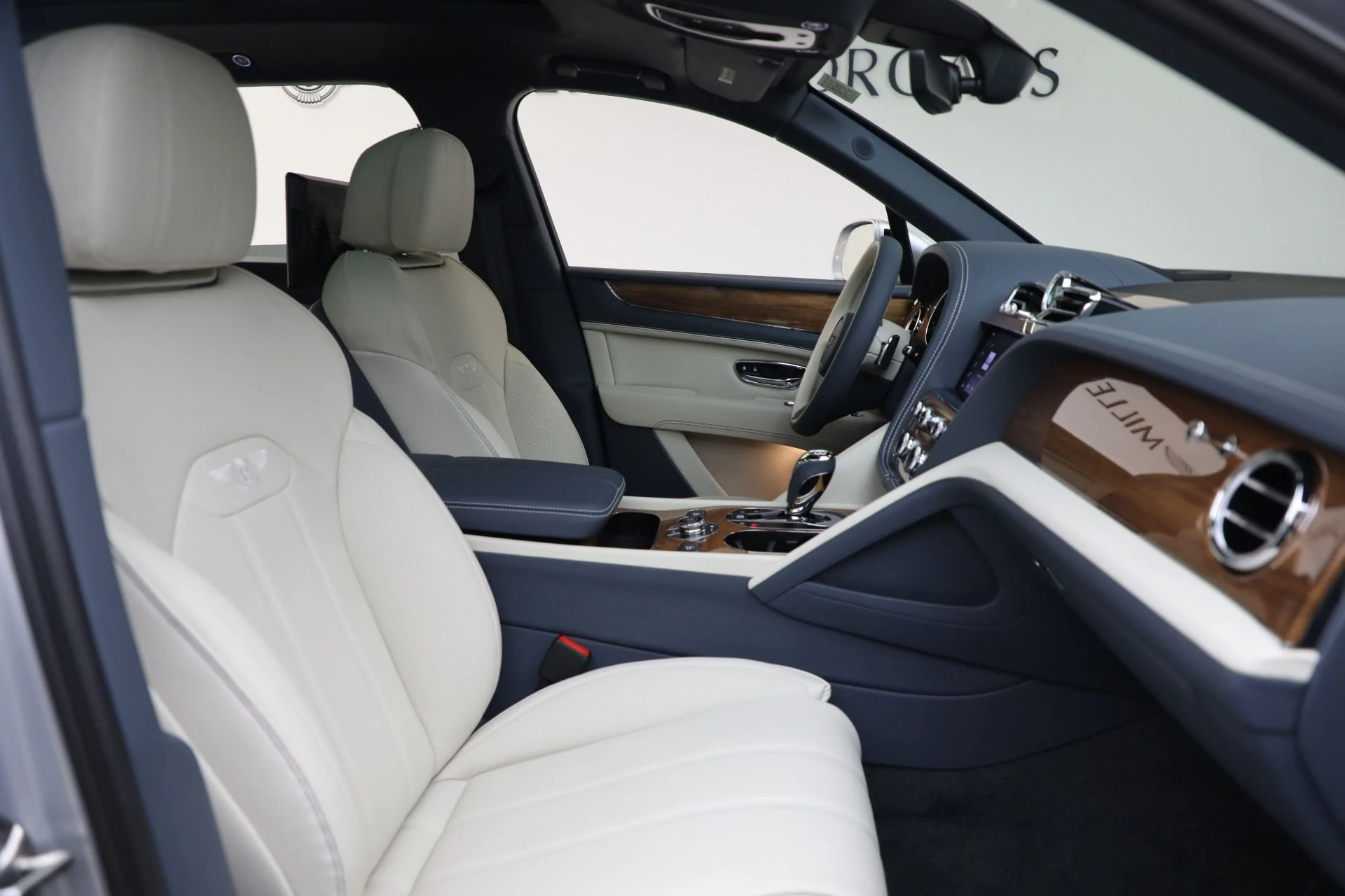 mph028_896994646_New_2025_Bentley_Bentayga_EWB_V8_1252e9ddb5