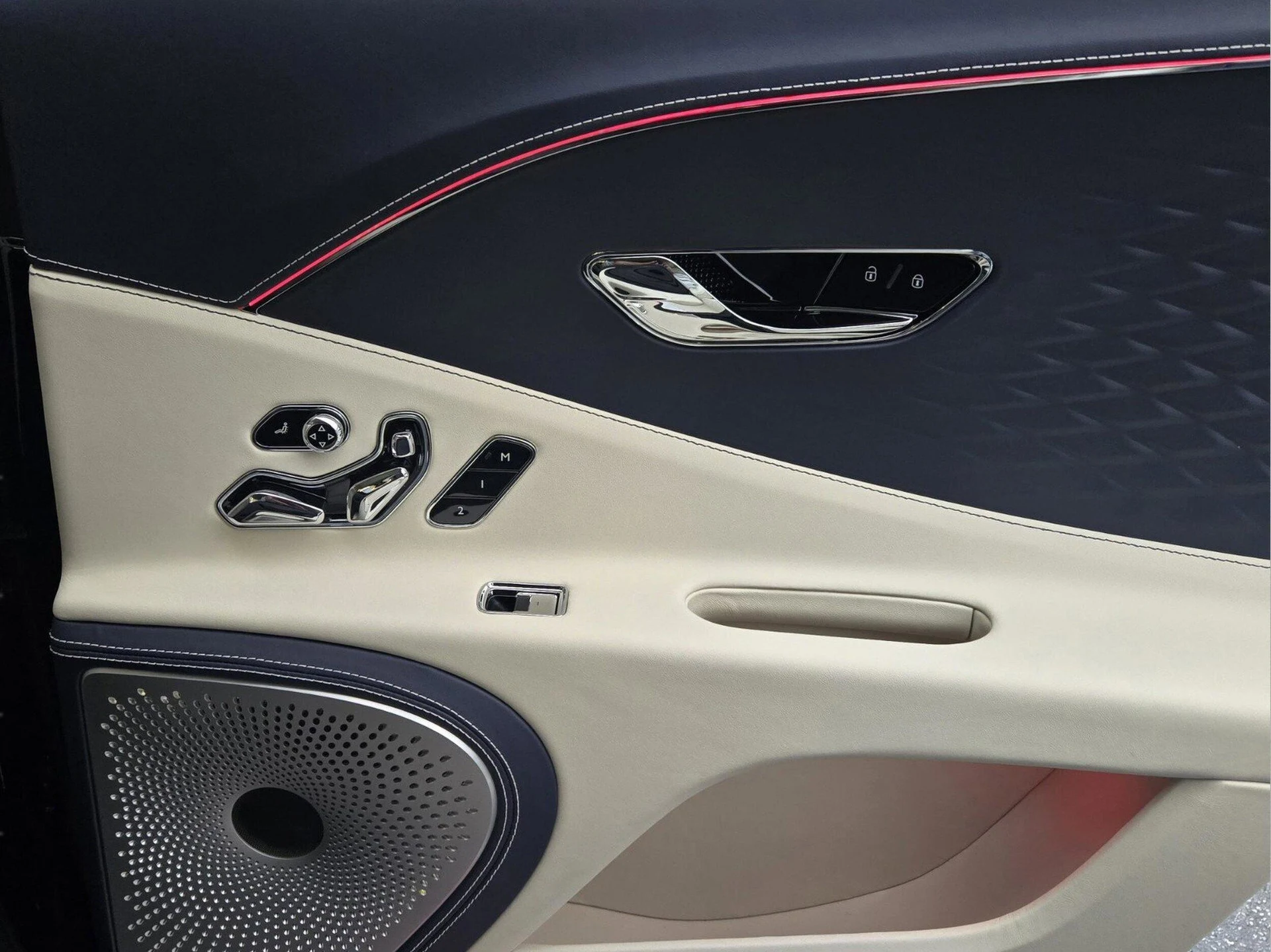 mph028_903733754_54f5123e9c80eab347d26701182e6105x_2c3b4b5f2d