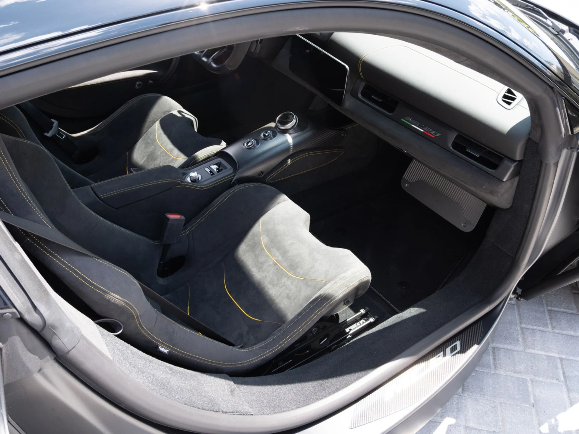 mph028_906355997_Used_2023_Maserati_MC_20_1774904493_ae1985fc10