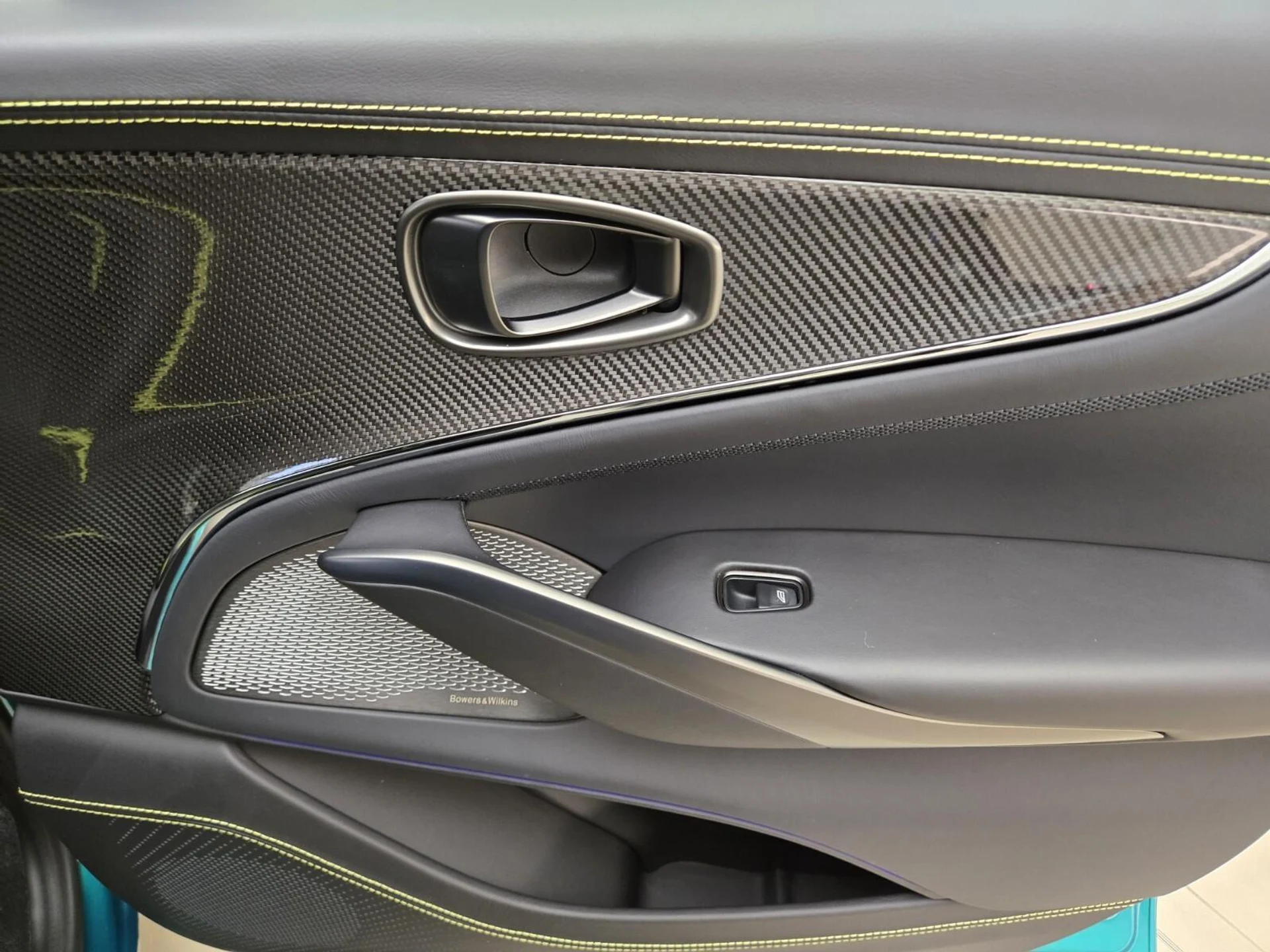 mph028_908624196_New_2025_Aston_Martin_DBX_707_1753422062_5b61cc5e1e