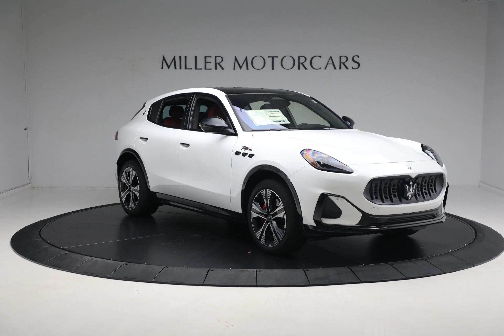 mph028_909554613_New_2025_Maserati_Grecale_Folgore_e68b9d362a