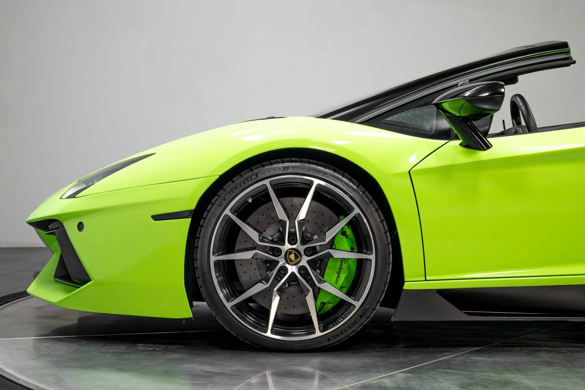 mph028_914724034_Used_2015_Lamborghini_Aventador_1764723845_3a9fb03d27