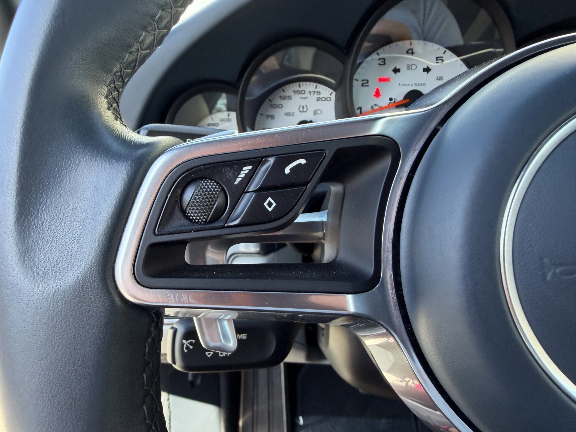 mph028_921945842_579dfa1fdd01b765515f06b372198e38x_e76548fc9a