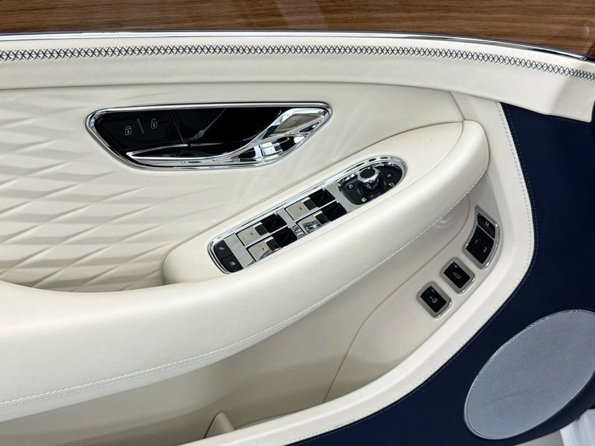 mph028_928029457_new_2026_bentley_continental_gtc_8119_22995386_29_1024_d43e760229