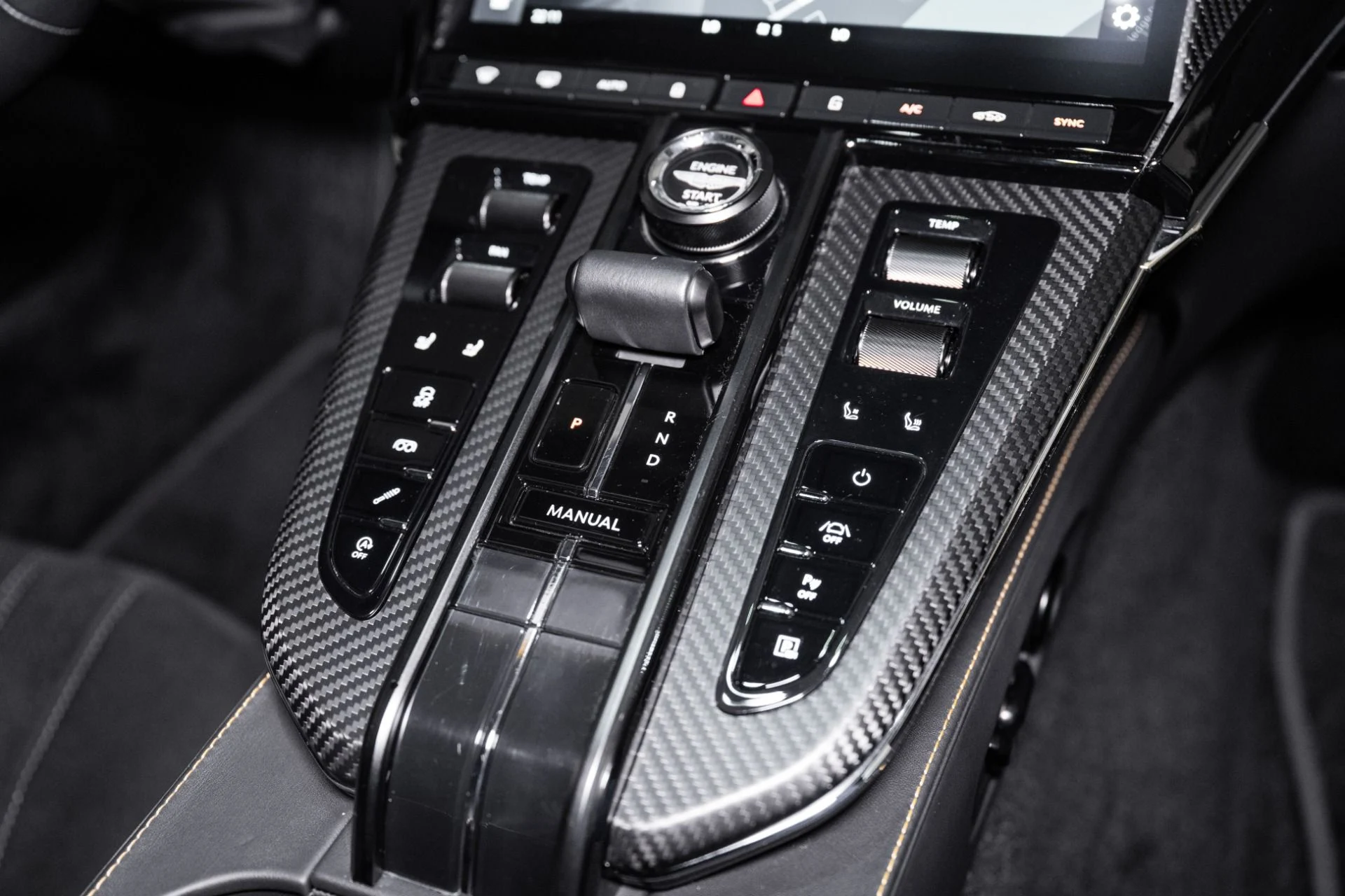 mph028_933955000_Used_2025_Aston_Martin_Vantage_1751990746_0a518f6c5e