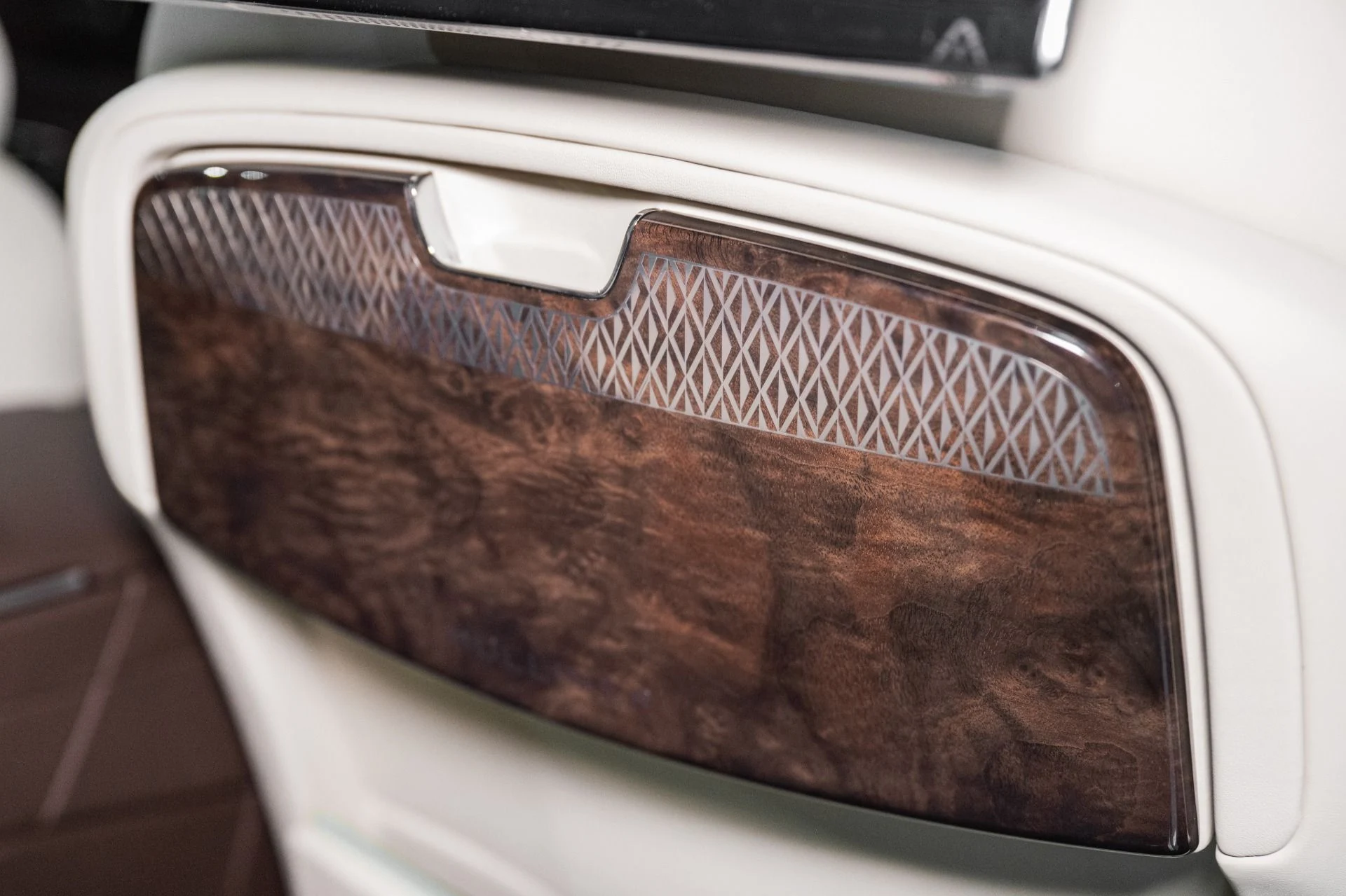 mph028_93653129_Used_2025_Bentley_Bentayga_EWB_Mulliner_V8_1762964457_1b97ca678d