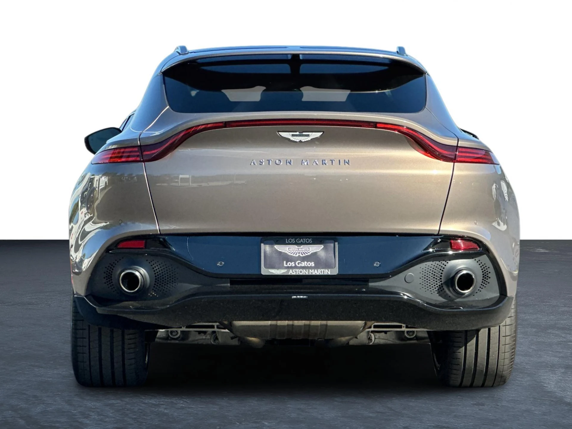 mph028_938905208_Used_2021_Aston_Martin_DBX_1758724437_cf3e0928a5
