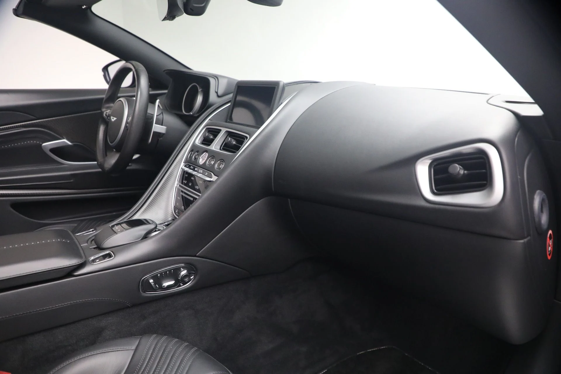 mph028_945476819_Used_2019_Aston_Martin_DB_11_Volante_1781362325_6162172ac7