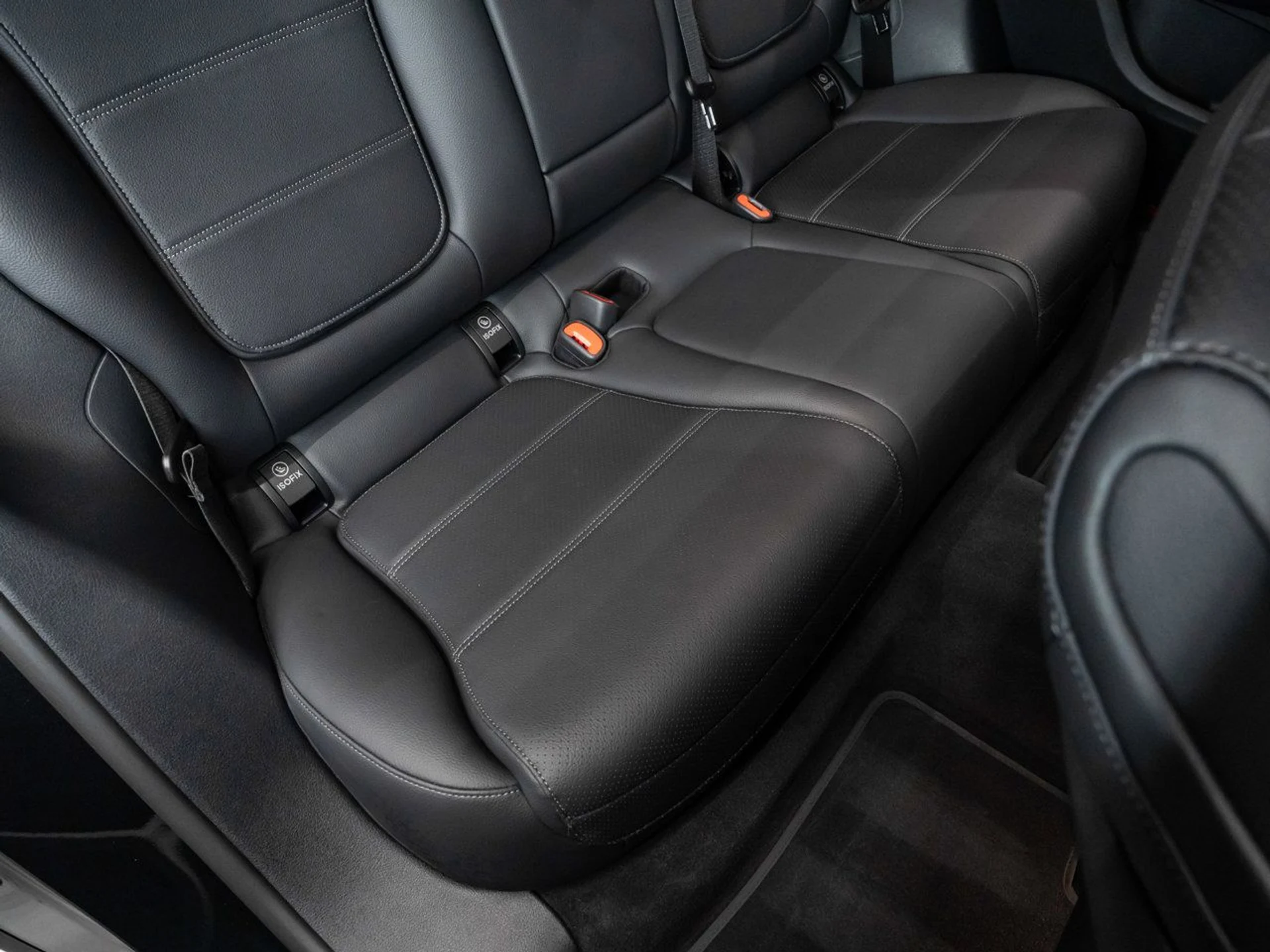 mph028_947061017_mercedes_benz_glc_2025_fb8ac54810