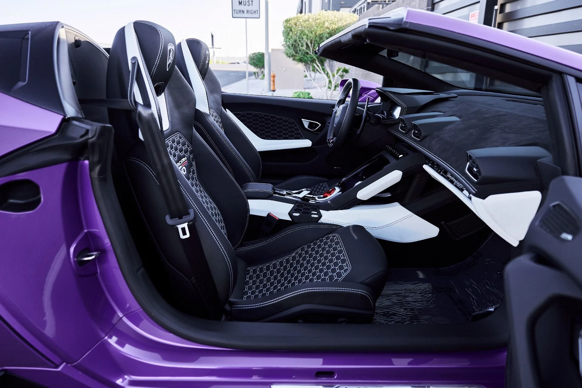 mph028_951127420_Used_2024_Lamborghini_Huracan_EVO_Base_1774744537_5ce9ca8a76