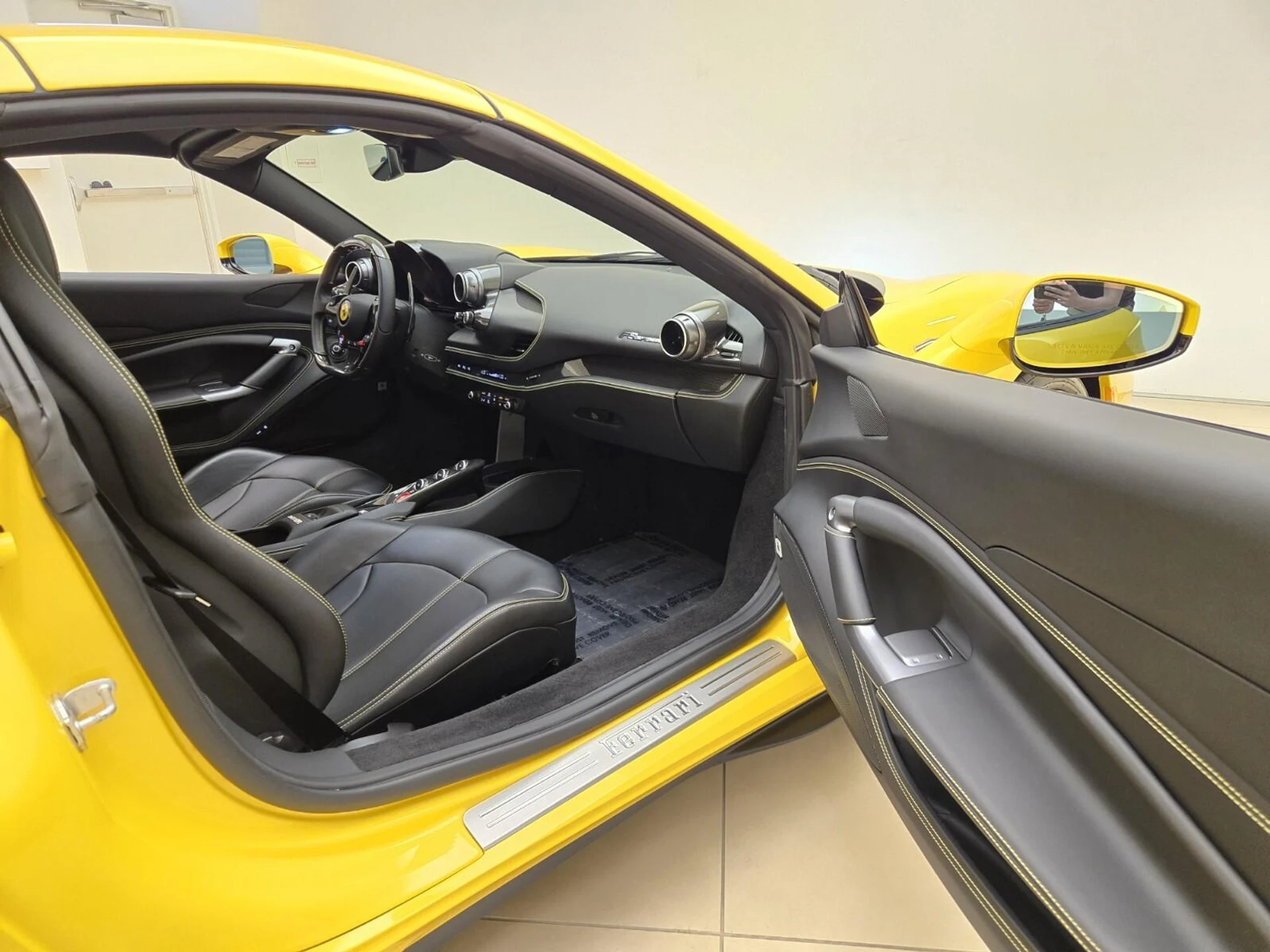 mph028_952064134_Used_2021_Ferrari_F8_Spider_1766213872_0455db6571