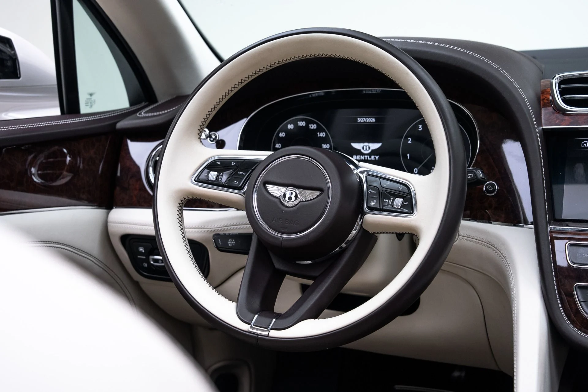 mph028_953908817_Used_2021_Bentley_Bentayga_V8_1774990426_baac5f938f