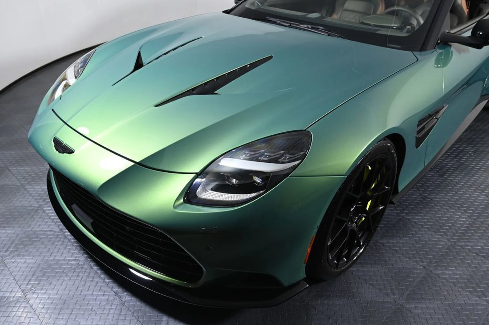 mph028_96142554_new_2026_aston_martin_vanquish_volante_11350_22992982_29_1024_e5cba892a0