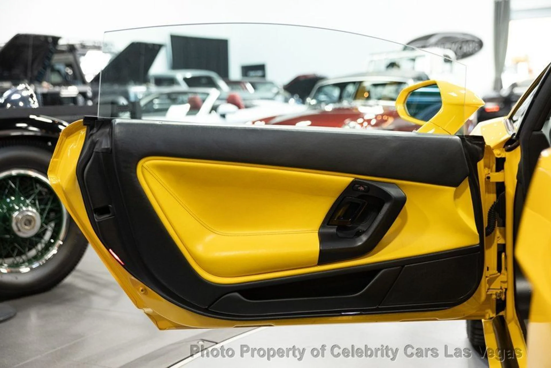 mph028_962916081_used_2013_lamborghini_gallardo_lp5502egear_9707_22778099_29_1024_27b18df544