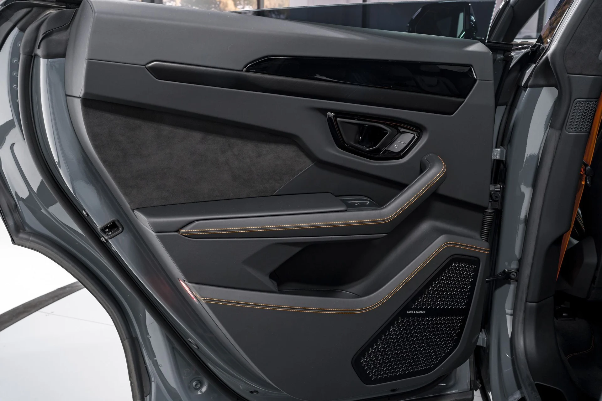 mph028_972327105_0bb1084866405ad46050cc5bc80a4905x_9f2e8dbb02