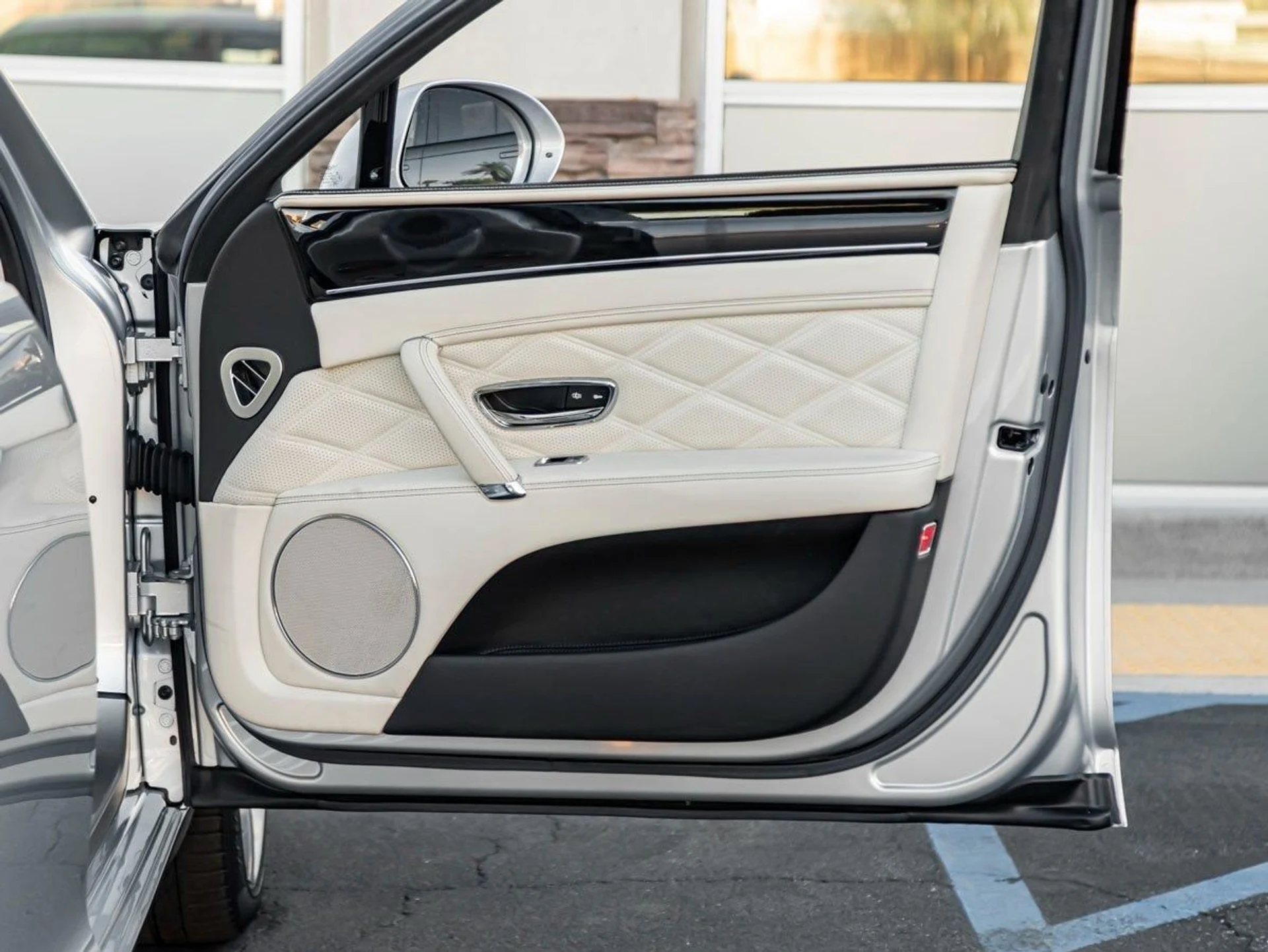 mph028_976730586_29_f923bd11ca