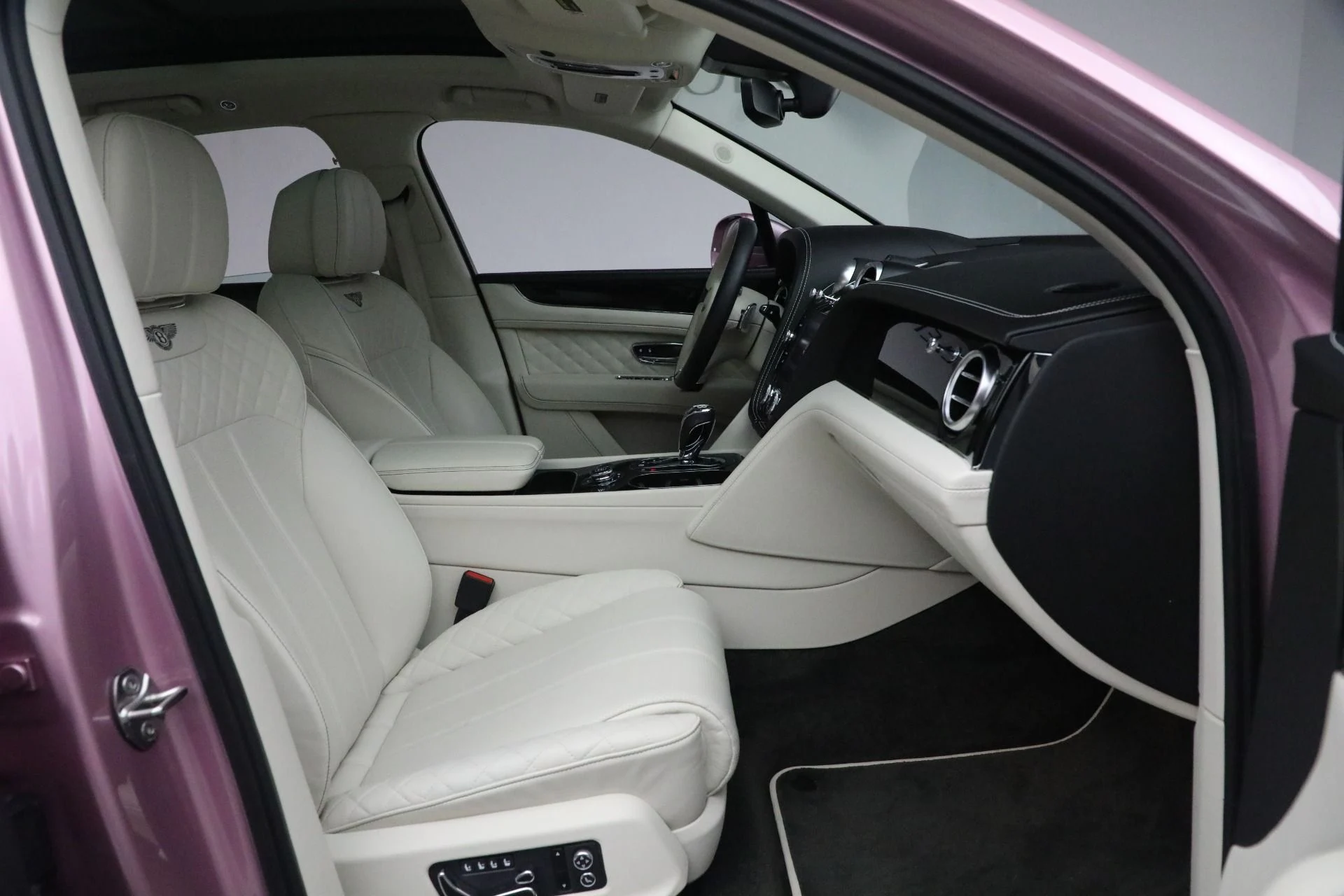 mph028_977963602_Used_2019_Bentley_Bentayga_V8_1721831801_f916e5e6b9