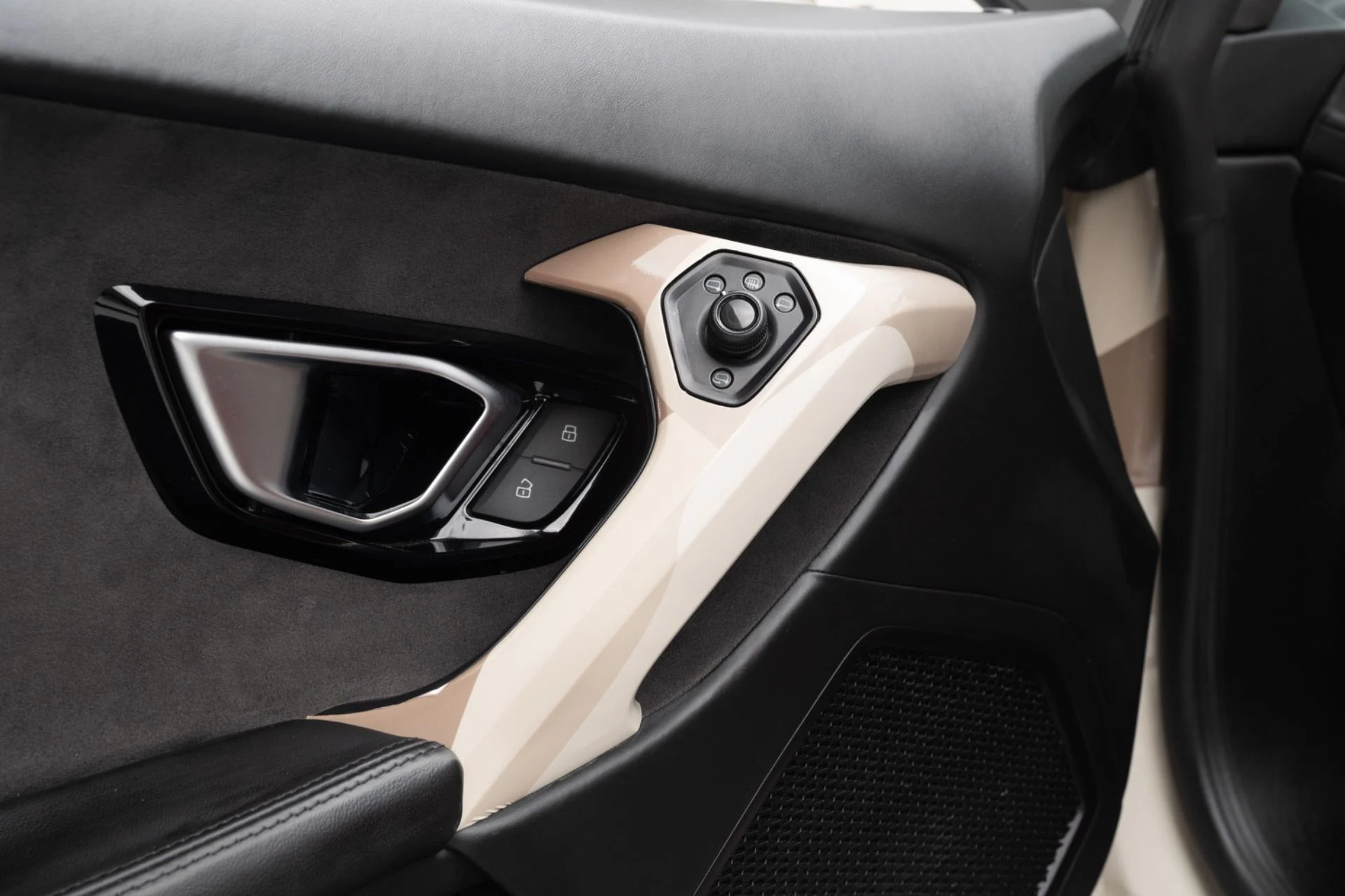 mph028_980770912_Used_2015_Lamborghini_Huracan_LP_610_4_1777064633_6112a7fbc7