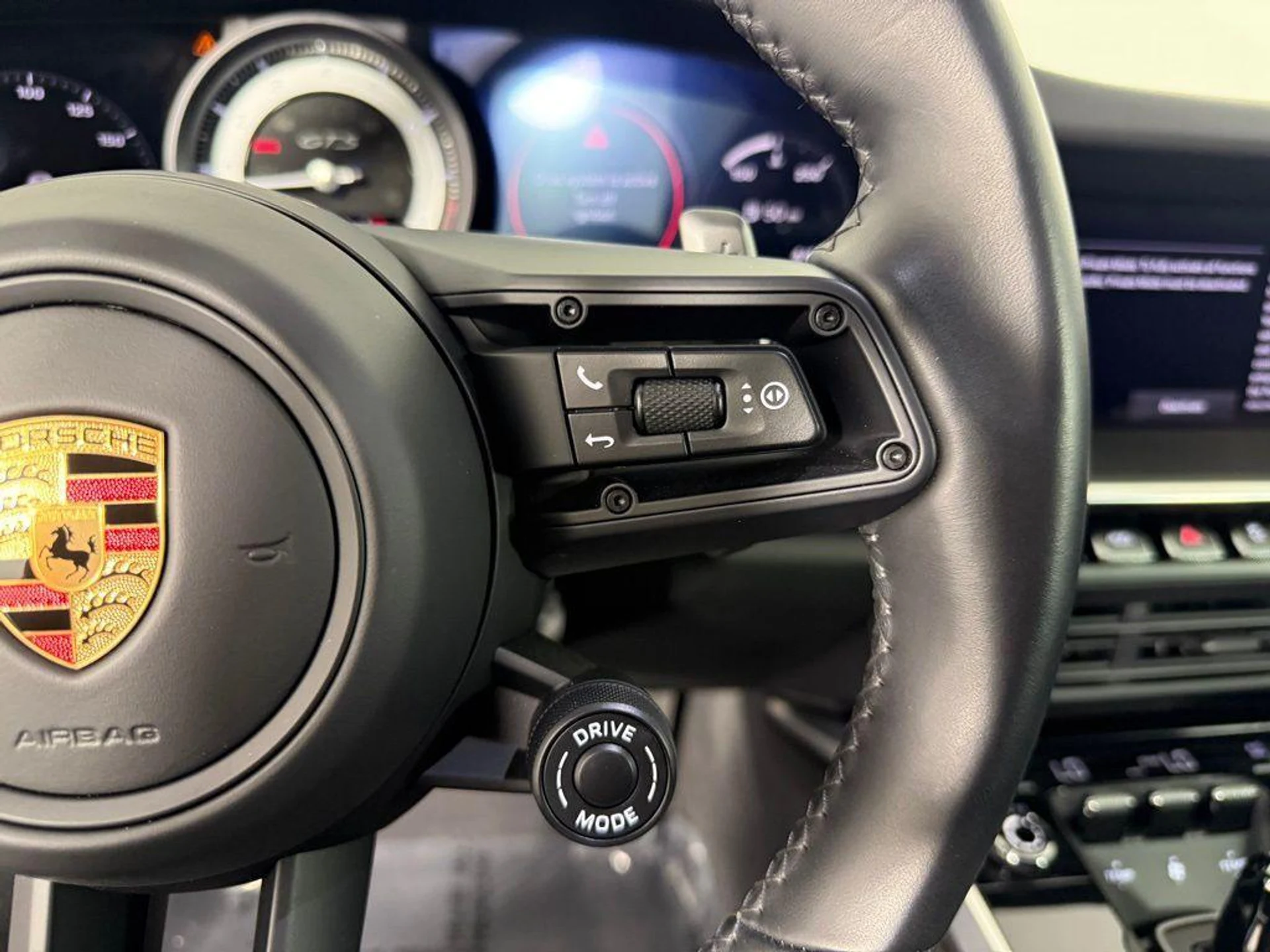 mph028_981317540_S_Dy3_R8_Eme_X_Ip_Z75epi_Fxr_RAP_5_UE_2362873b93