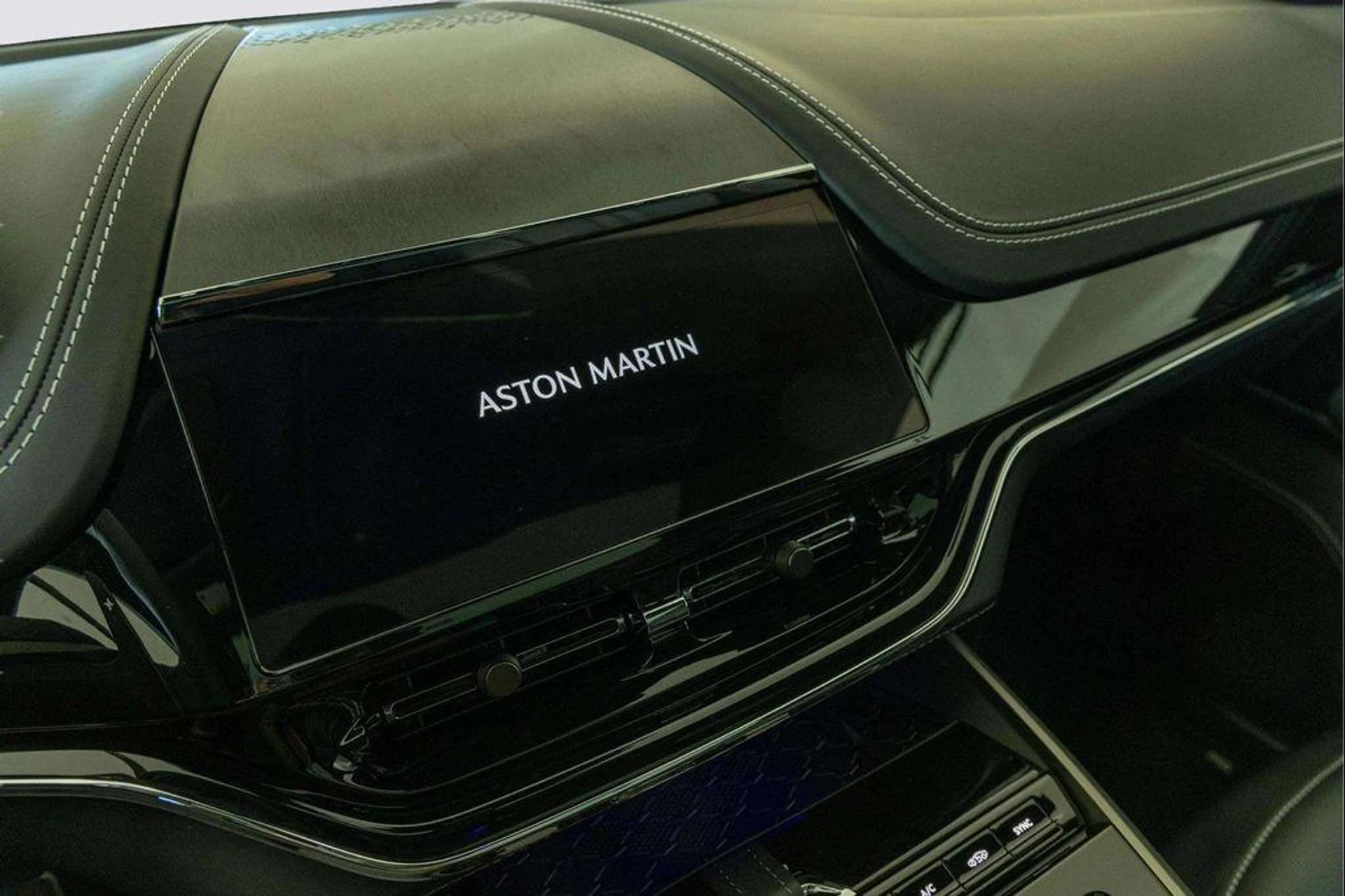 mph028_981452853_3tb_Q_Gykm_V_Vc_N_Br_Y_vw_NY_Ia_HQ_Mrw_151ecd975b